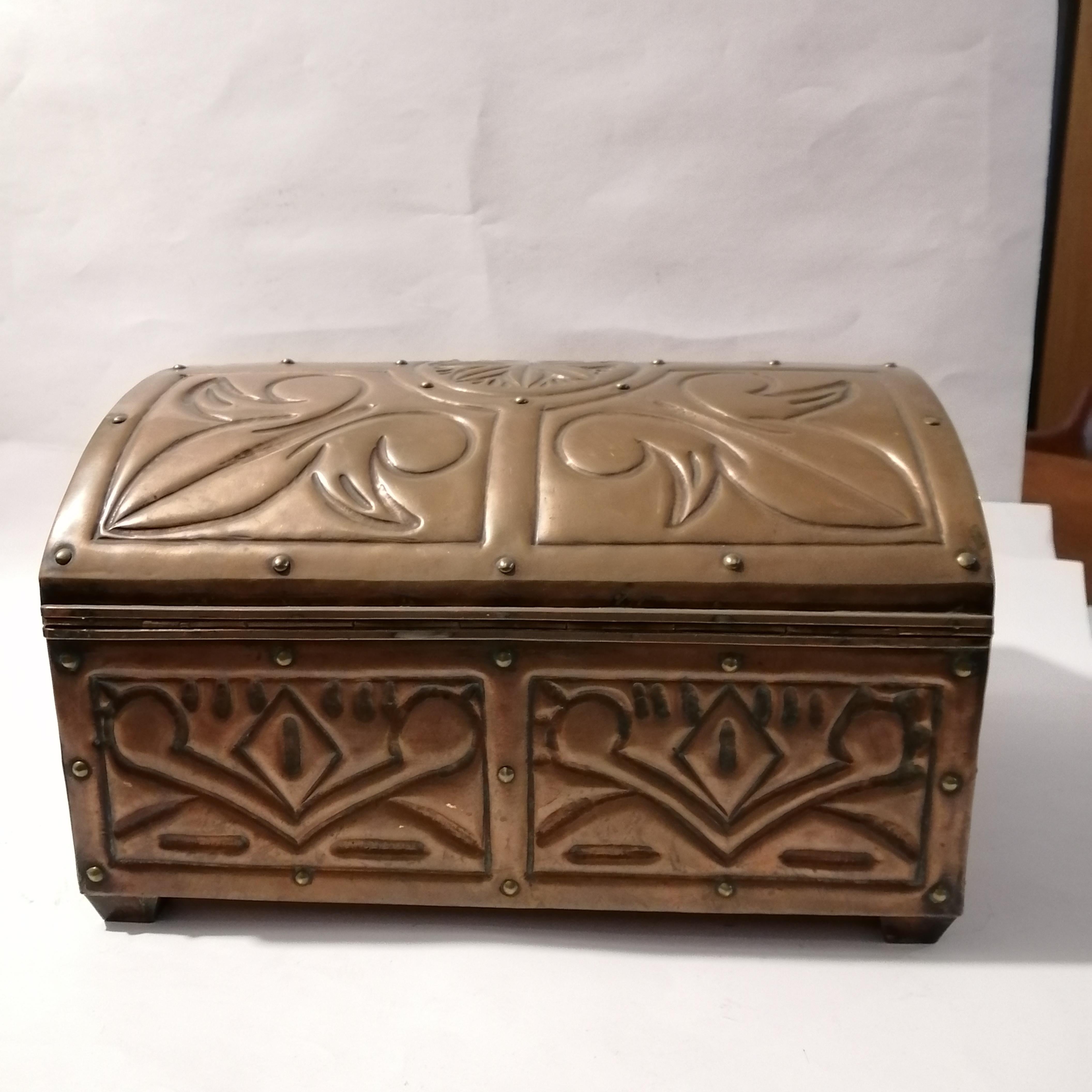Mexican Mid-Century Modern Embossed Copper Jewel Box For Sale 5