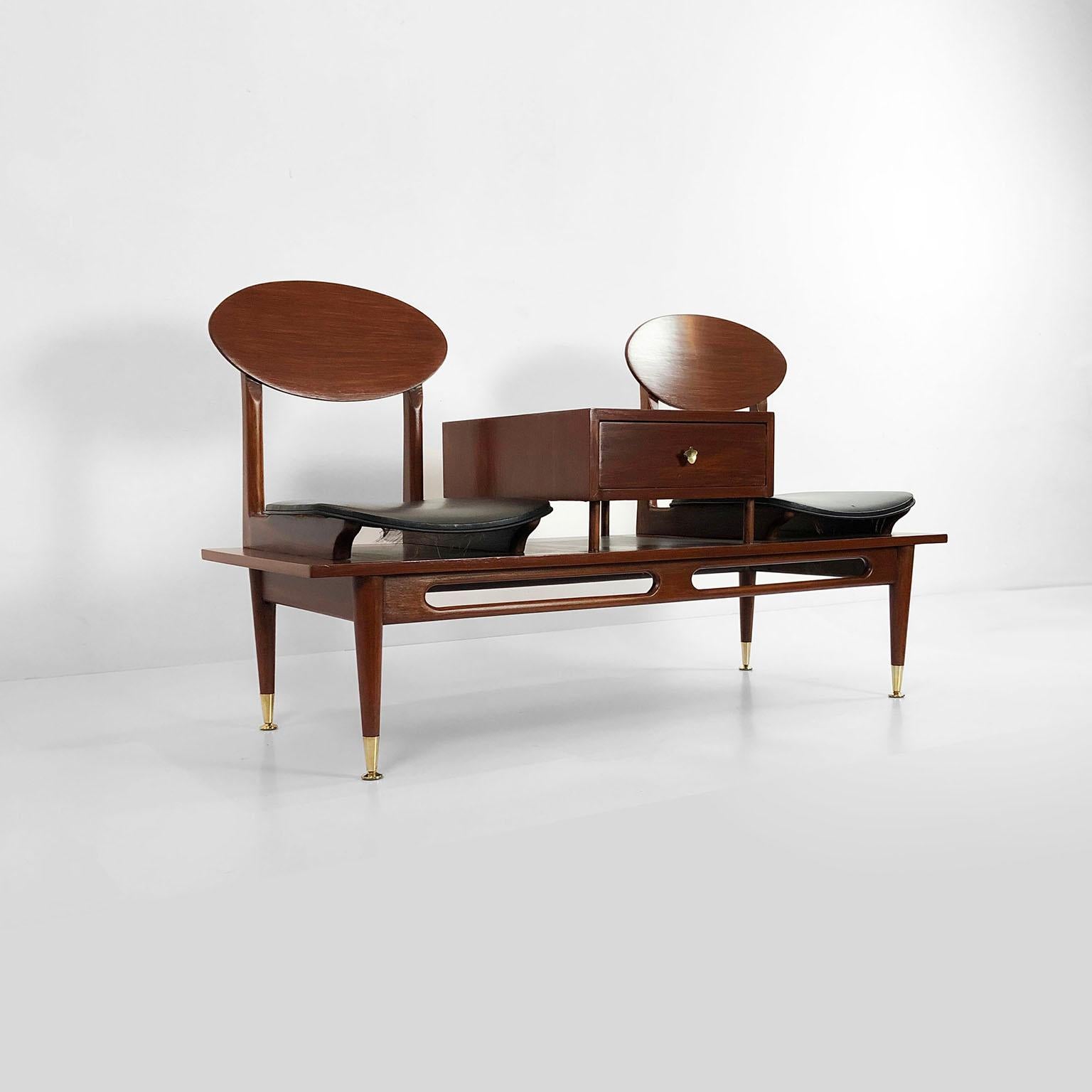 We offer this beautiful midcentury Mexican telephone bench designed by Eugenio Escudero in mahogany wood with brass accents, circa 1950, original upholstery.
 