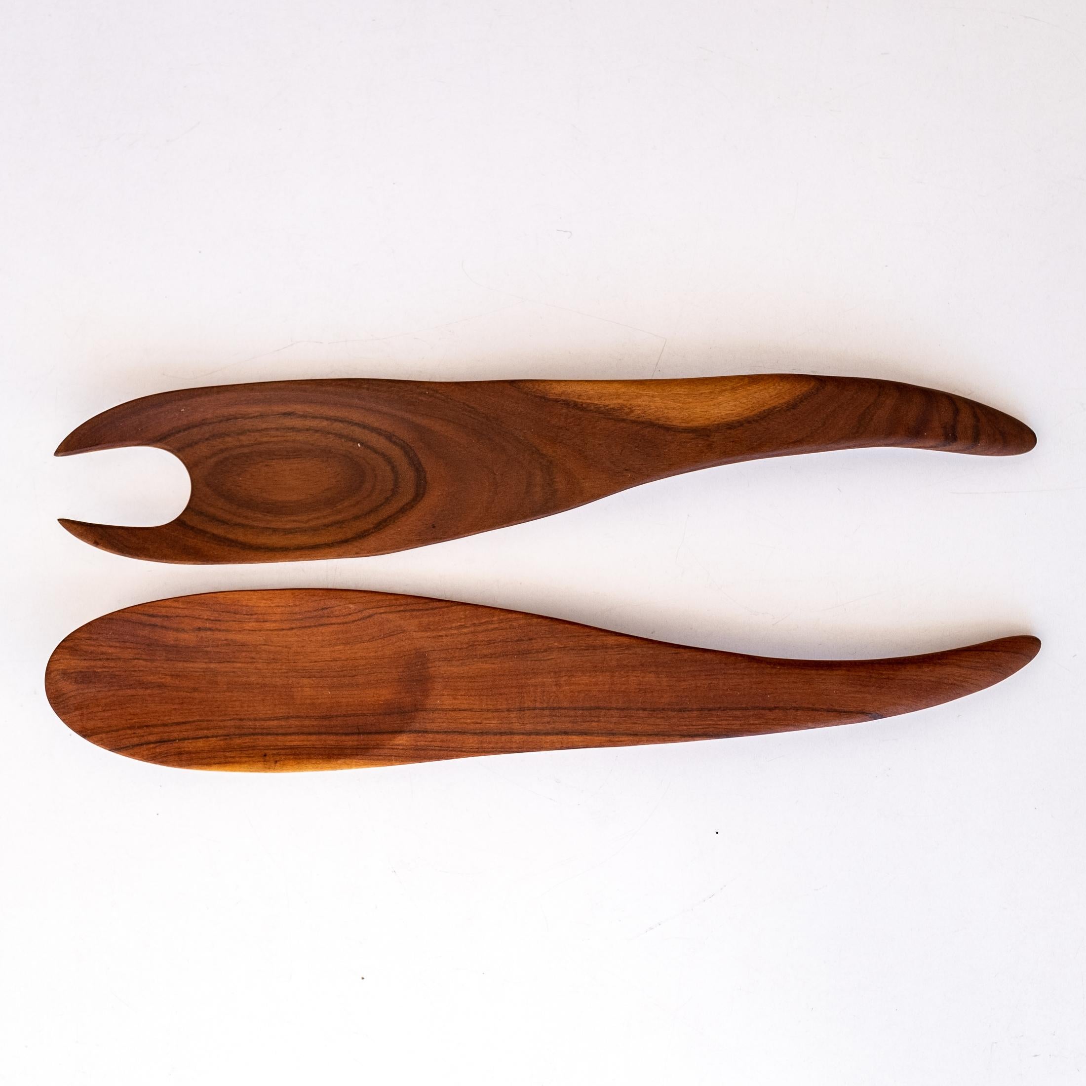 Servers or tongs by Mexican Modernist Don Shoemaker, from his workshop in Señal Mexico. The servers came as a set with other Shoemaker pieces listed separately. 

Designer Don Shoemaker ( was born in Nebraska and studied at the Art Institute of