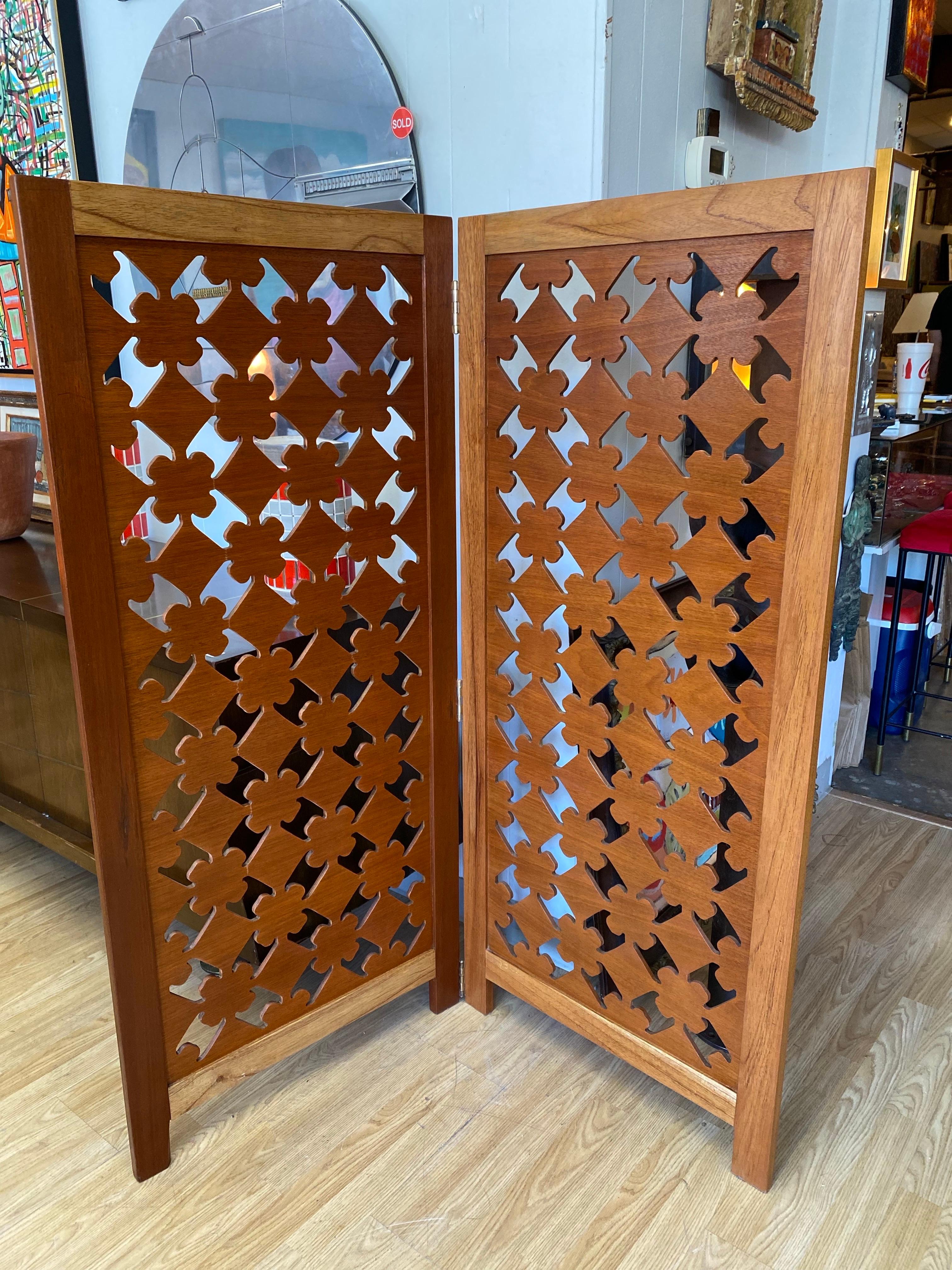Vintage Mexican hand-carved folding screen / divider made of wood features two hinged panels and is perfect for small spaces. Unknown maker. 

Dimensions: (each panel is 25