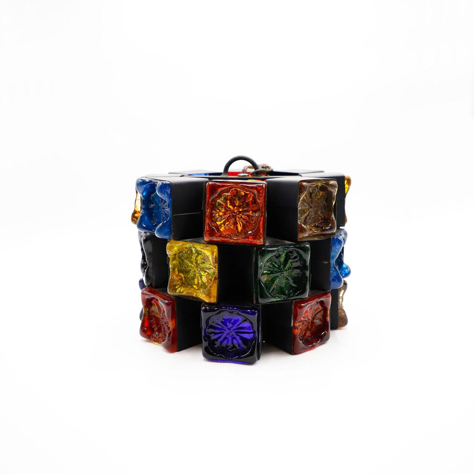 Offriamo questa bellissima coppia di lampade disegnate da Felipe Derflingher e prodotte dalla sua azienda Feder's alla fine degli anni '60. Si tratta di vetro soffiato multicolore e metallo, circa 1960.
