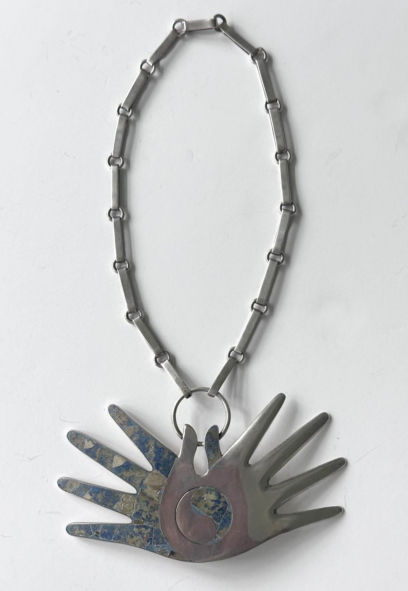 Mid-Century moderno Collana messicana moderna in argento con grande pendente a forma di mano William Spratling in vendita