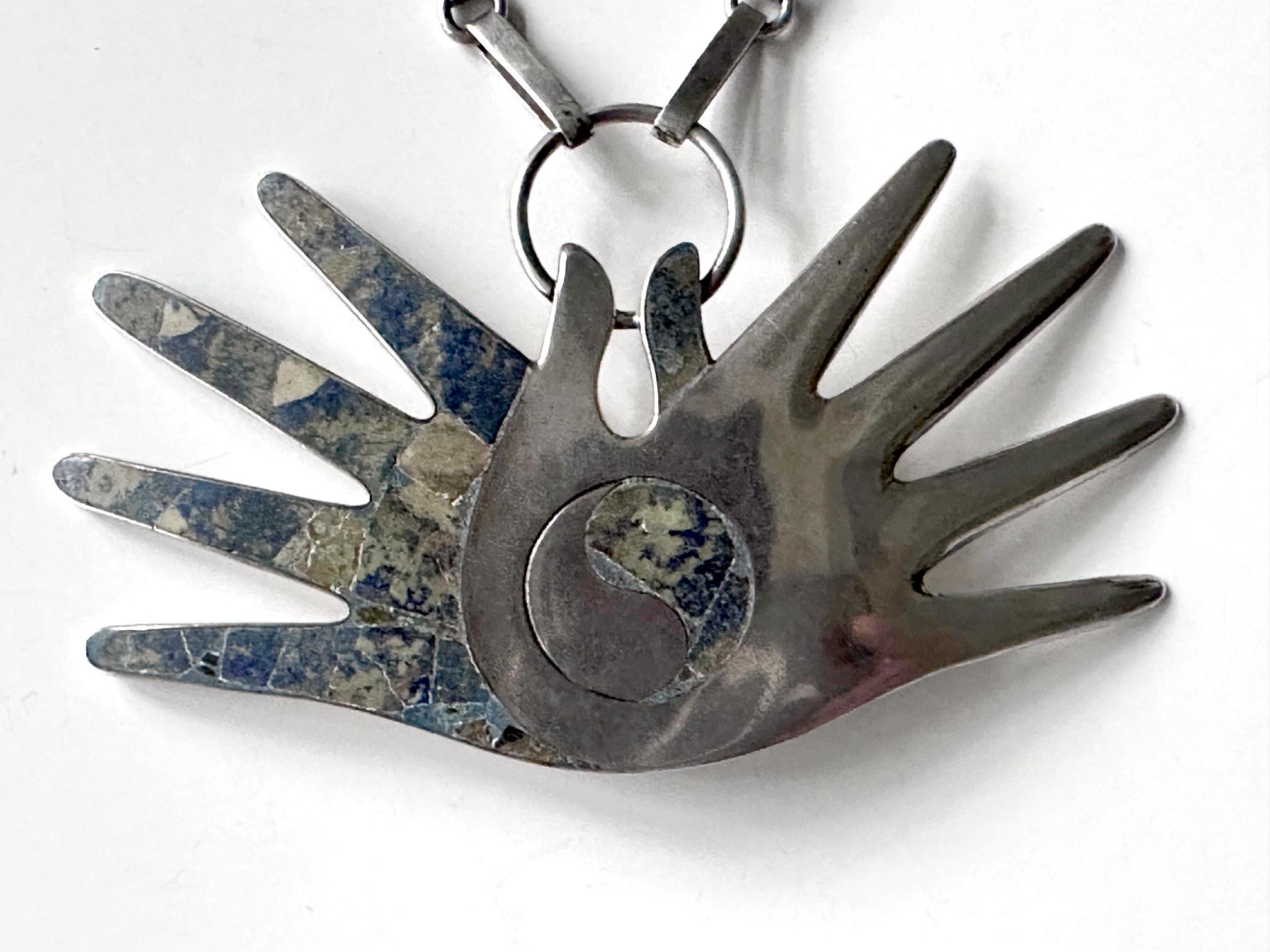 Metà XX secolo Collana messicana moderna in argento con grande pendente a forma di mano William Spratling in vendita