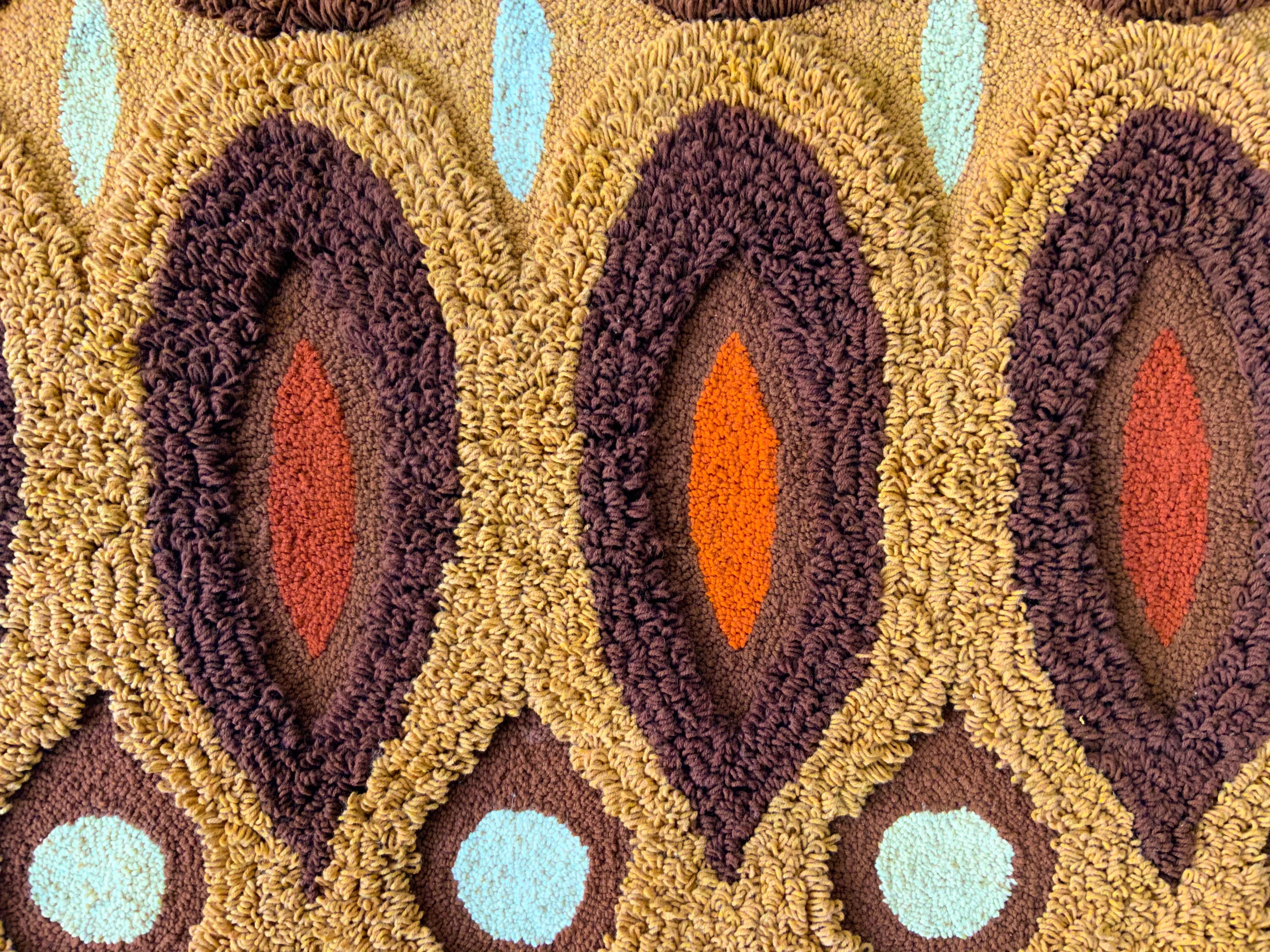 Unique piece made in Virgin wool.