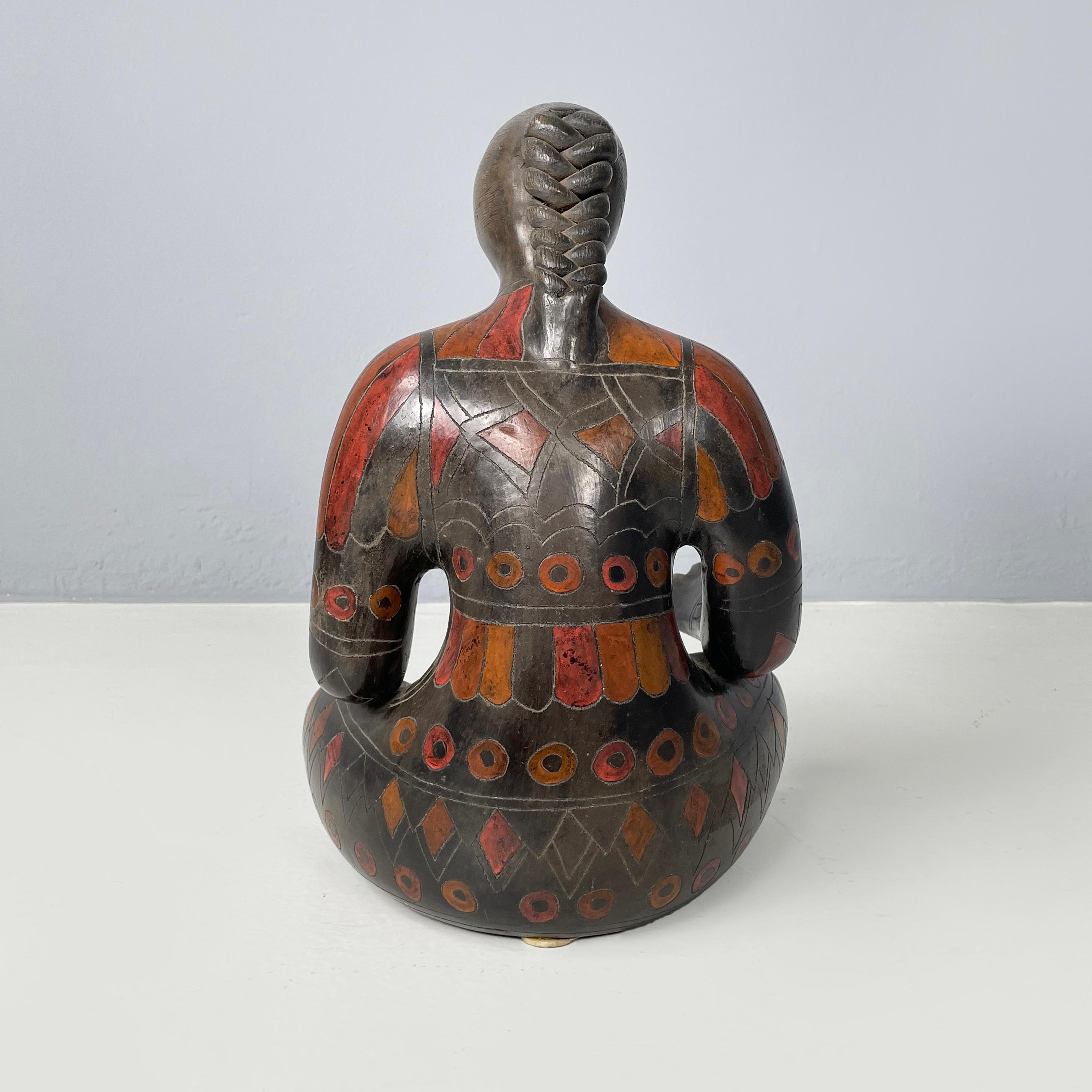 Mexican modern Terracotta sculpture of a woman by Manuel Felguerez, 1980s In Good Condition For Sale In MIlano, IT