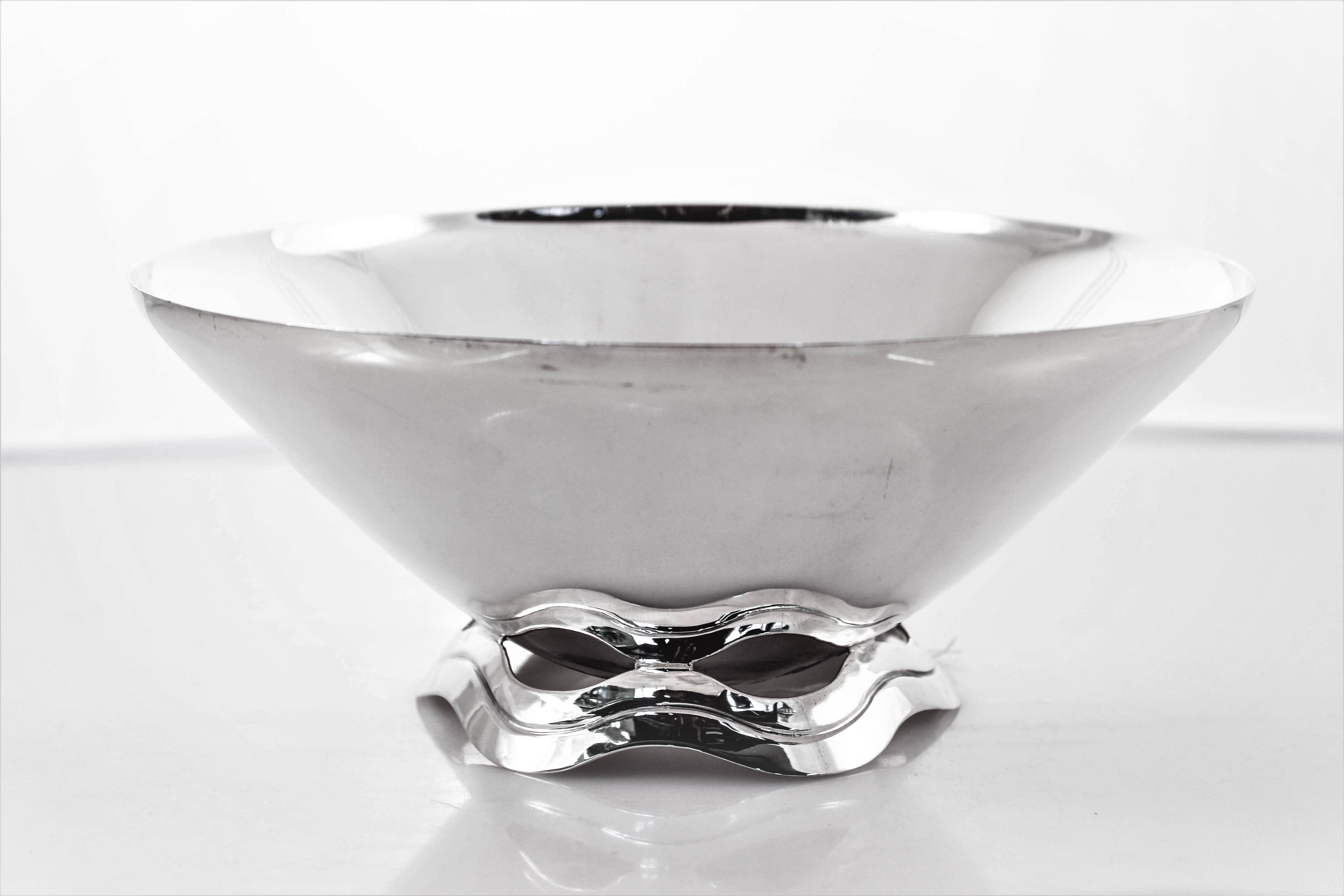 A great example of modernist silver hollowware. The bowl has a tapered shape while the base has a scalloped bottom and oval shaped cutouts. Similar to a Tiffany & Co piece that was manufactured around the same period. Lovely filled with fruit or