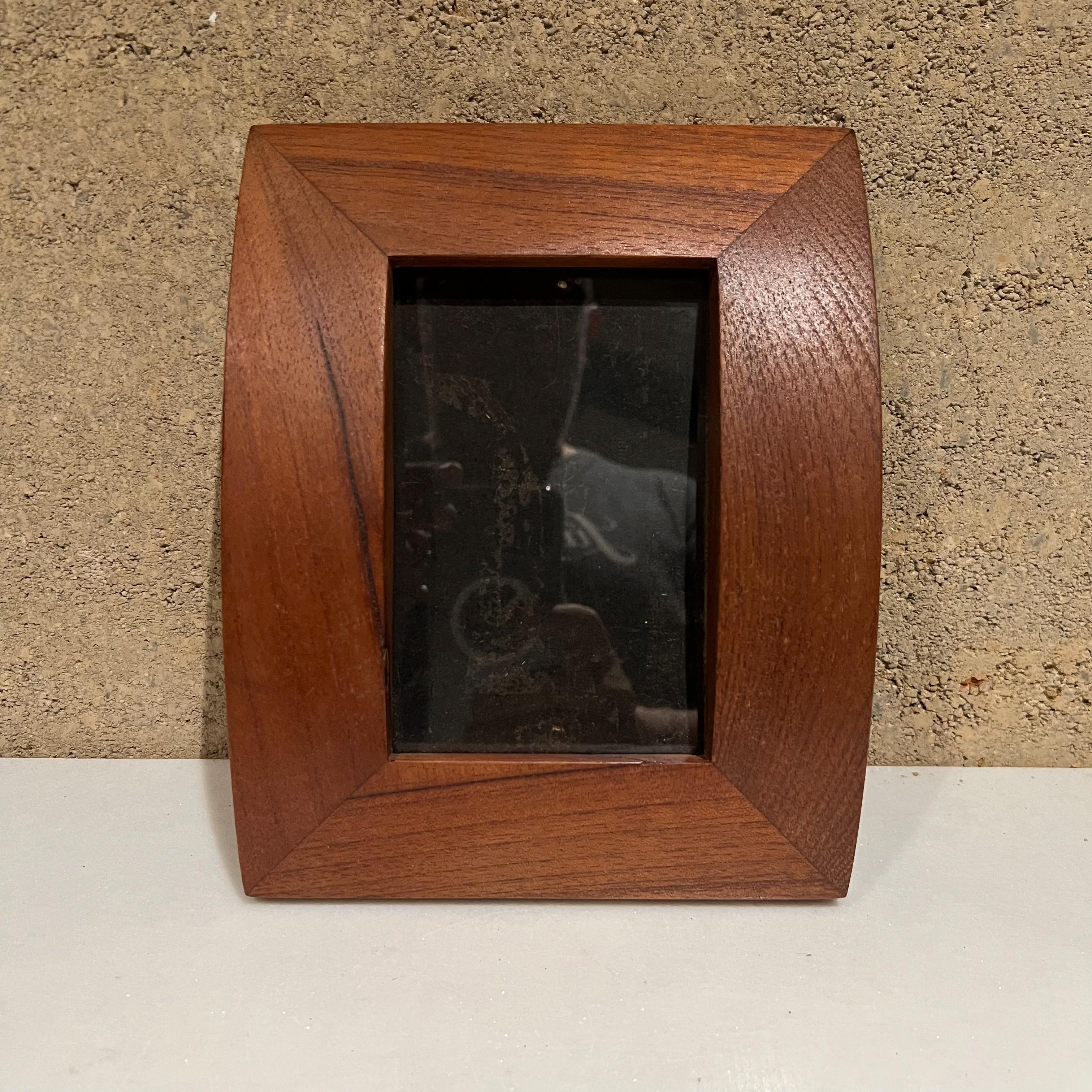 Mexican Modernism Curved Mahogany Tabletop Picture Frame 1970s Mexico In Good Condition In Chula Vista, CA