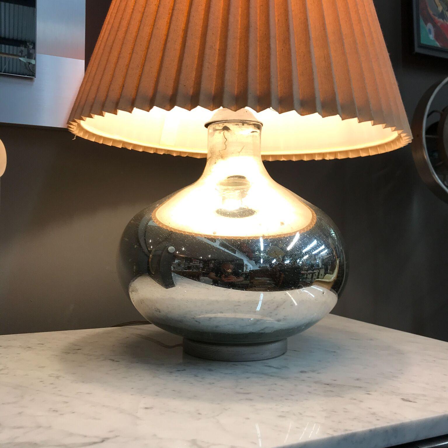 Magnificent Mercury Glass Round Table Lamp Mexico circa 1950s.
Styled after Luis Barragan Hugo Velazquez. Unmarked.
15.25 H X 12.5 In diameter
Original Unrestored Vintage Condition. No shade is included.
Please see images. 

