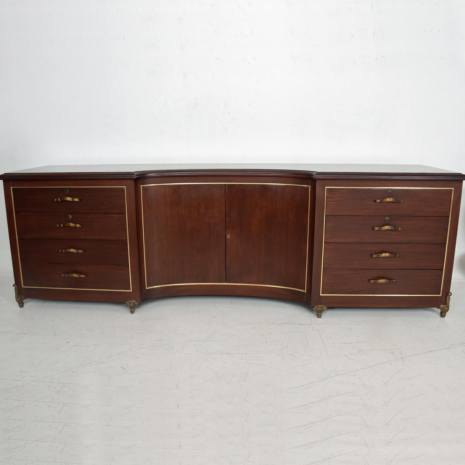 Midcentury Modernist credenza dresser in mahogany and bronze attributed to Arturo Pani, Mexico, circa 1950s.


No markings or signature from the maker.

Magnificent design with curved center and angled doors - pull-out drawers at each side.