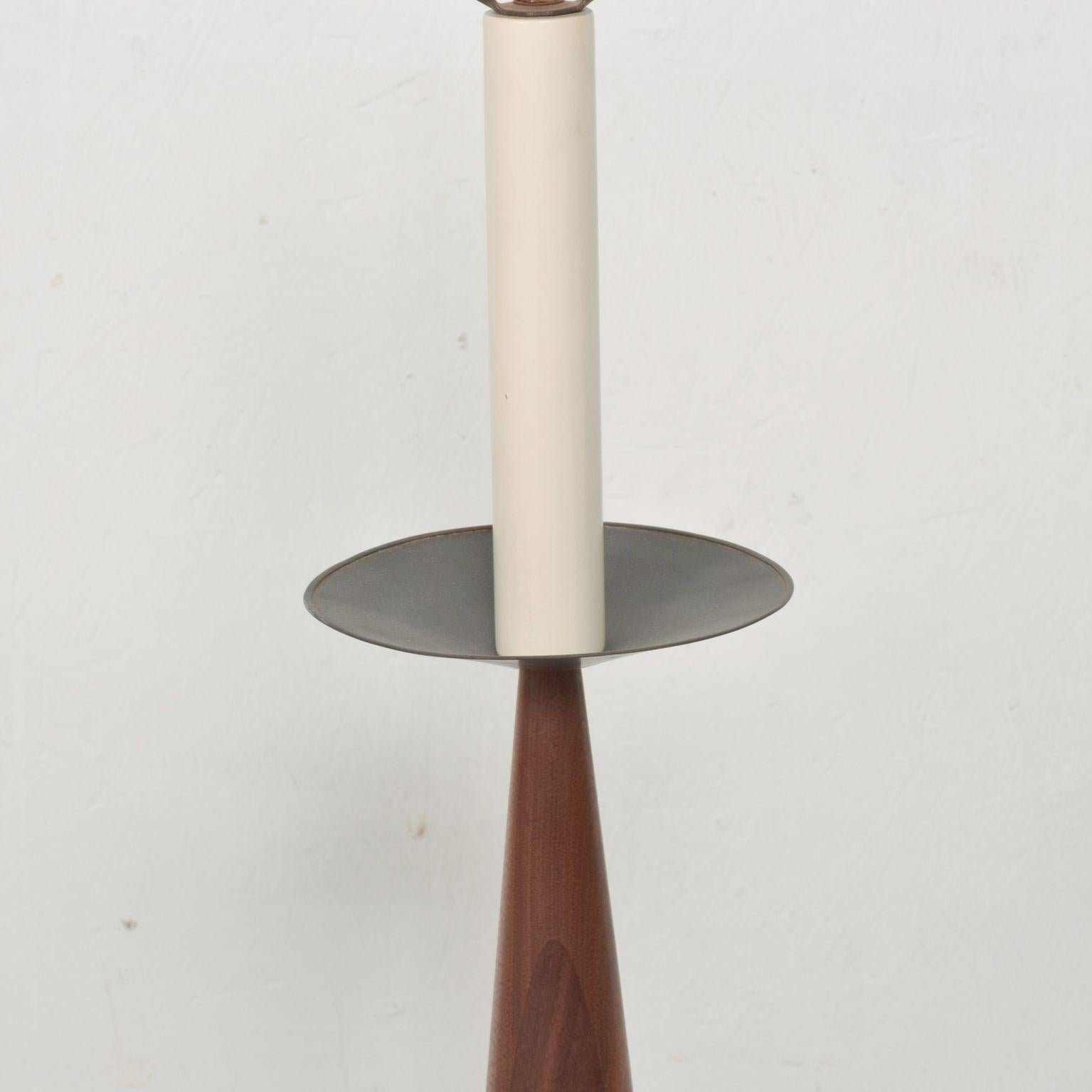 Table Lamp
Mexican Modernist Clean Custom Cone Table Lamp in Mahogany wood and Bronze.
Dimensions: 24 H x 6 in diameter
Original Preowned Vintage Condition. Please see our images.
Lamp shade not included- for display purposes only.
