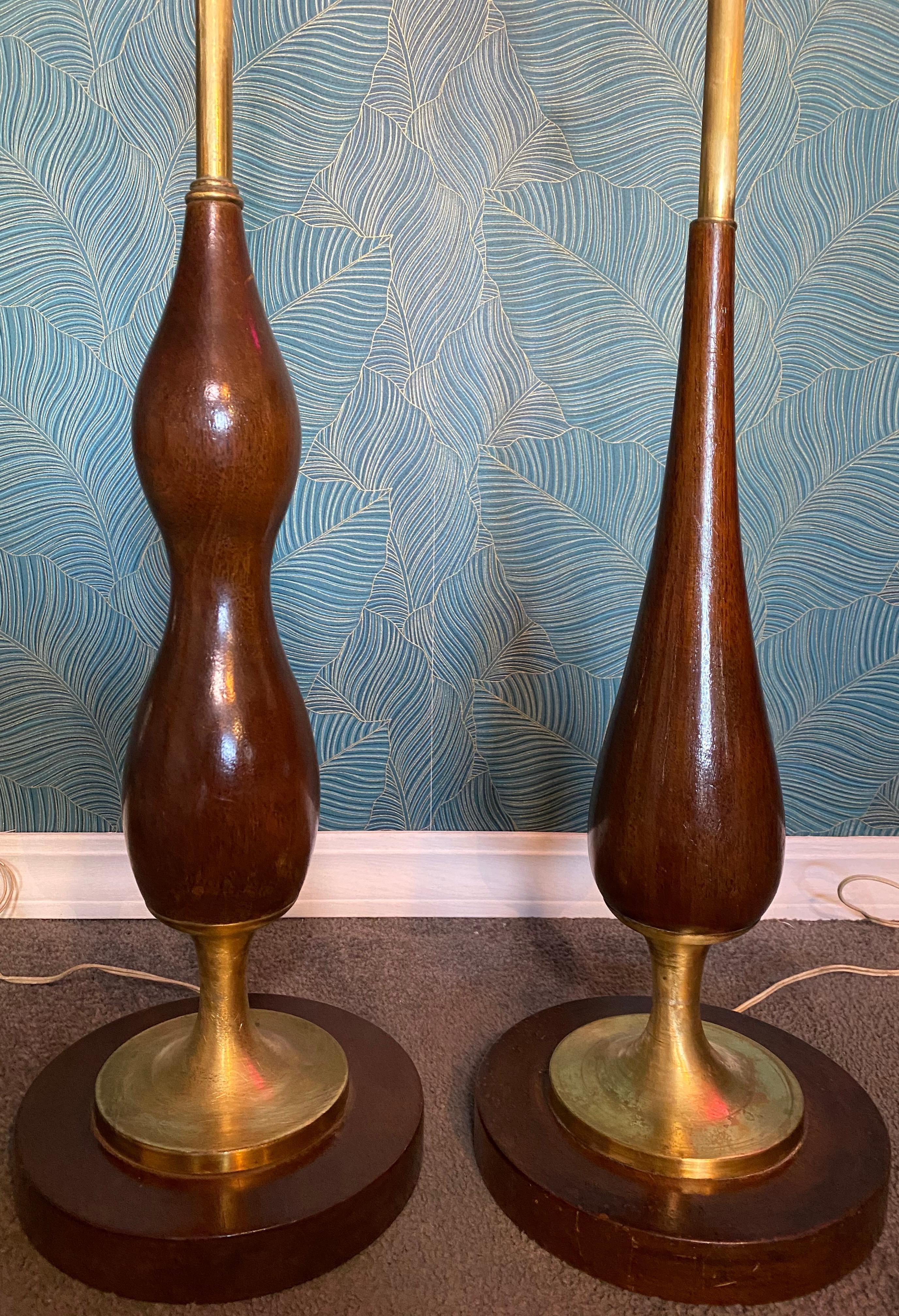 Rare pair of Mexican Mid Century Modern floor lamps.
Turned Mexican mahogany and brass.
Attributed to the sculptor and designer Frank Kyle.
Mexico City, circa 1960s.
Original unrestored vintage condition. x.

 