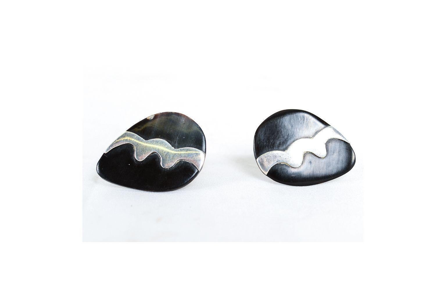 Beautiful pair of matching cufflinks made of free form onyx and sterling silver. Stamped .925 sterling TAXCO, Initials CD. Wonderful original vintage condition. A modernist design, ready to go. Measures: H 0.5 in. x W 0.88 in. x D 1.13 in. Preowned