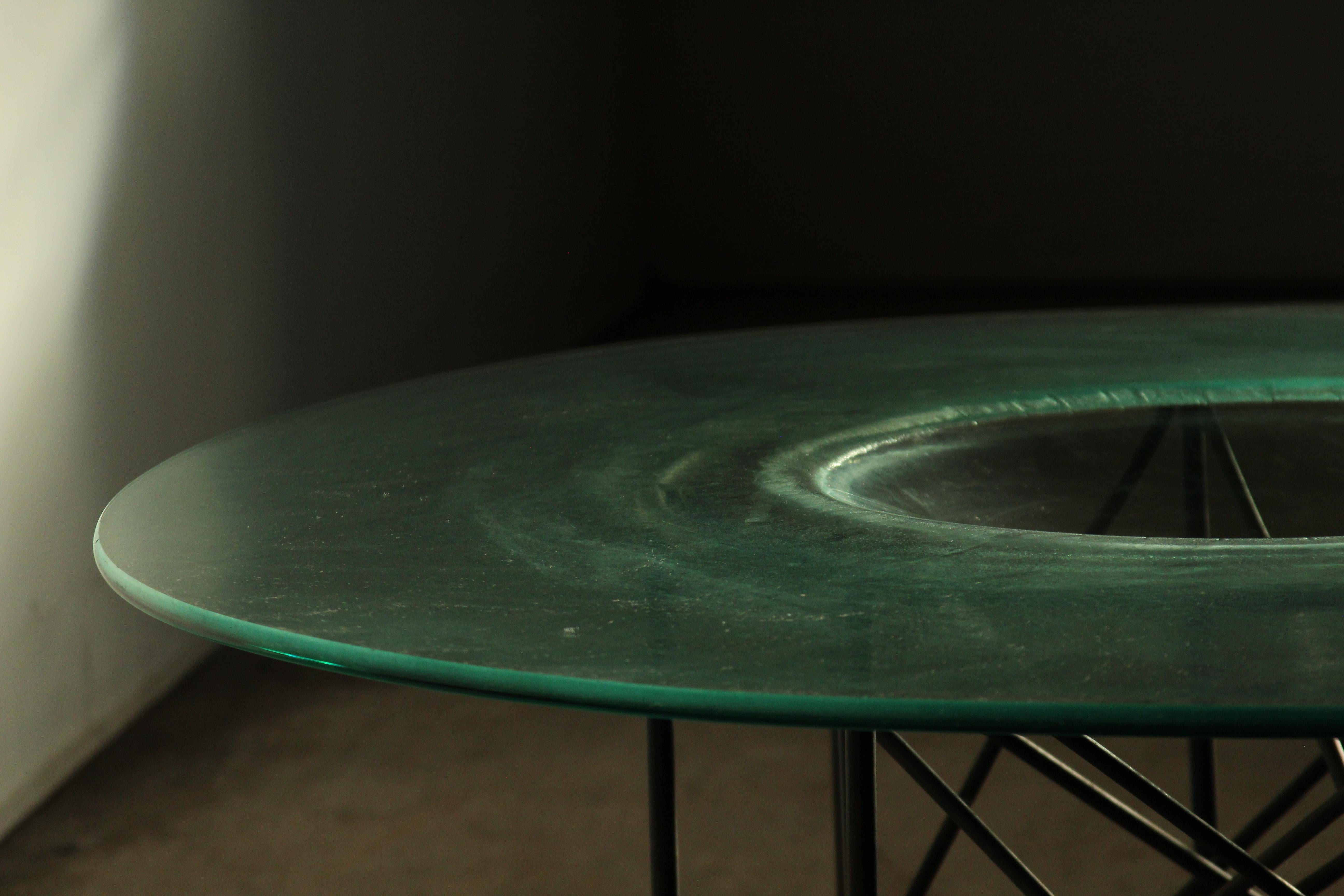 Table basse mexicaine moderniste en fer et verre soufflé sculpté en vente 6