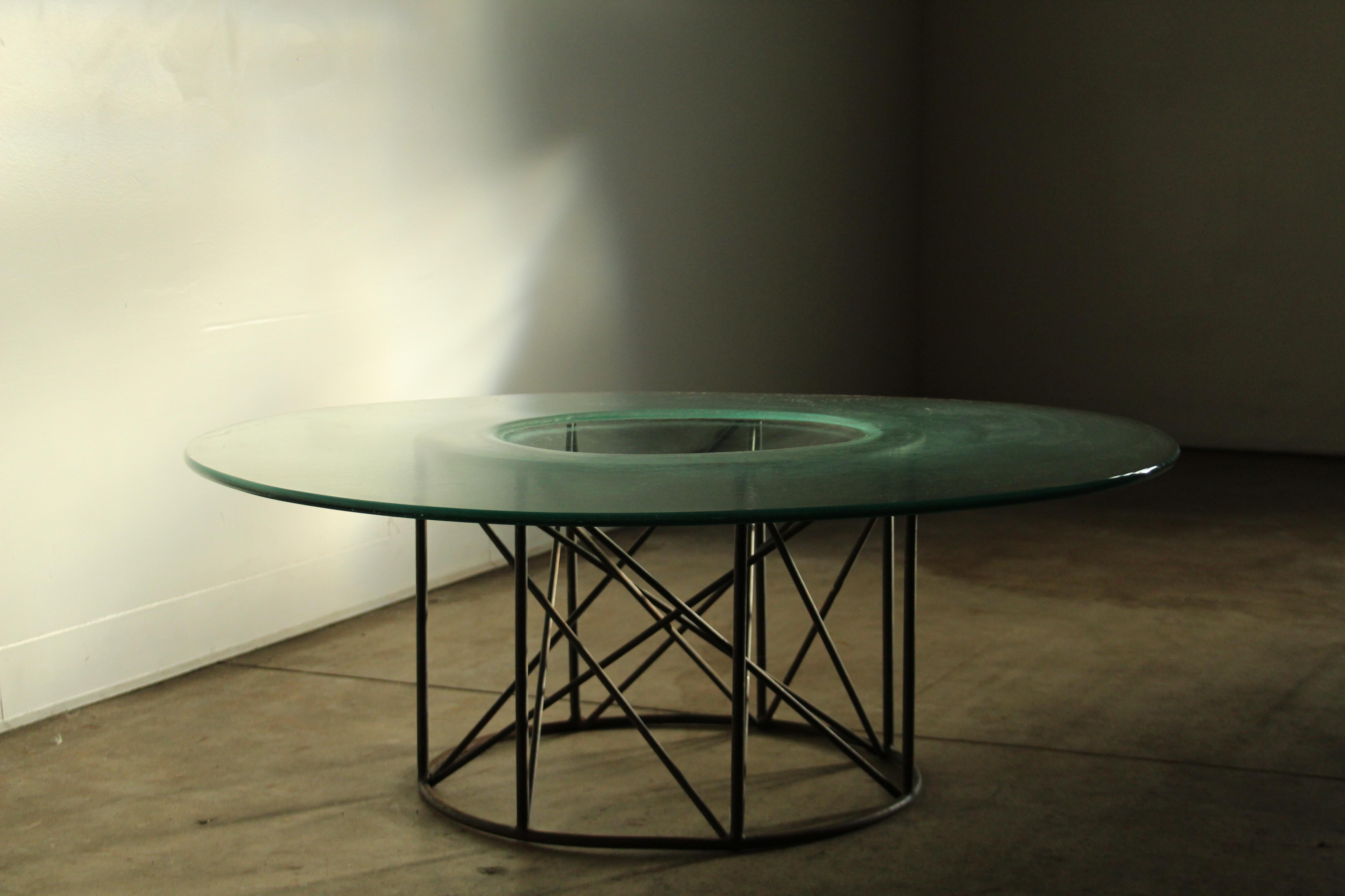 Table basse mexicaine moderniste en fer et verre soufflé sculpté en vente 7