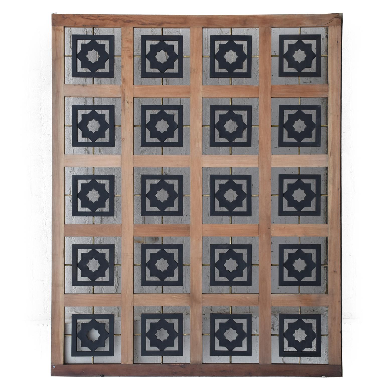 We are pleased to present: Mexican modernist magnificent mahogany and brass room divider screen privacy panel.
Eugenio Escudero attribution, custom studio piece. No label present from the maker, Mexico, circa 1960s.
Dimensions: 102 1/2
