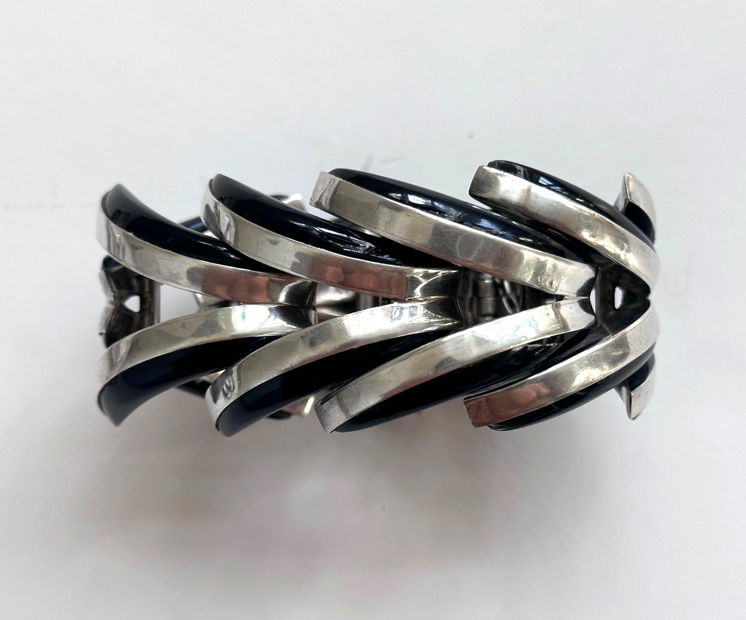 Bijoux mexicains modernistes en argent et obsidienne, quatre pièces, Taxco Antonio Pineda en vente 5