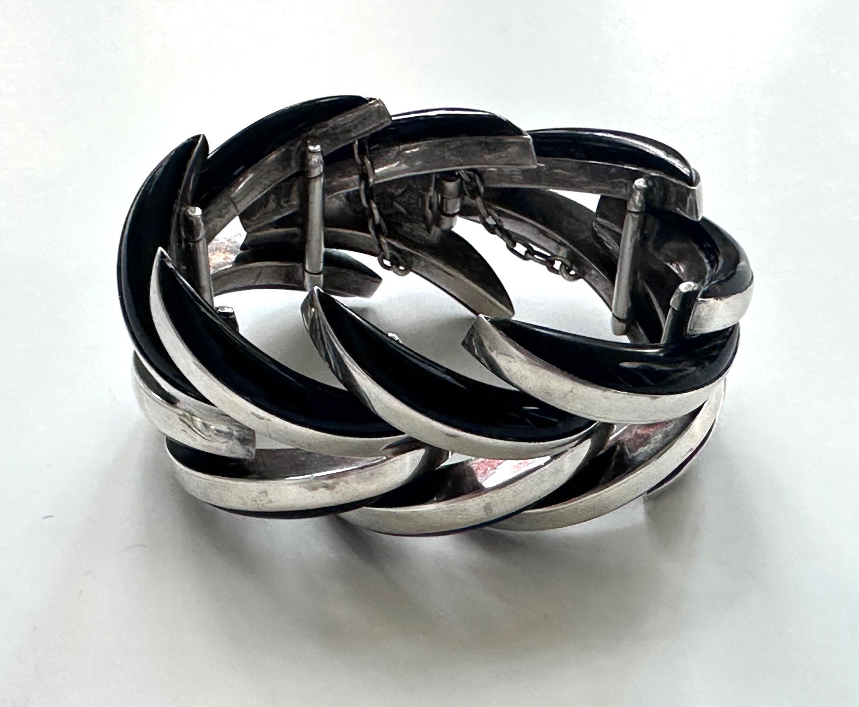 Bijoux mexicains modernistes en argent et obsidienne, quatre pièces, Taxco Antonio Pineda en vente 6