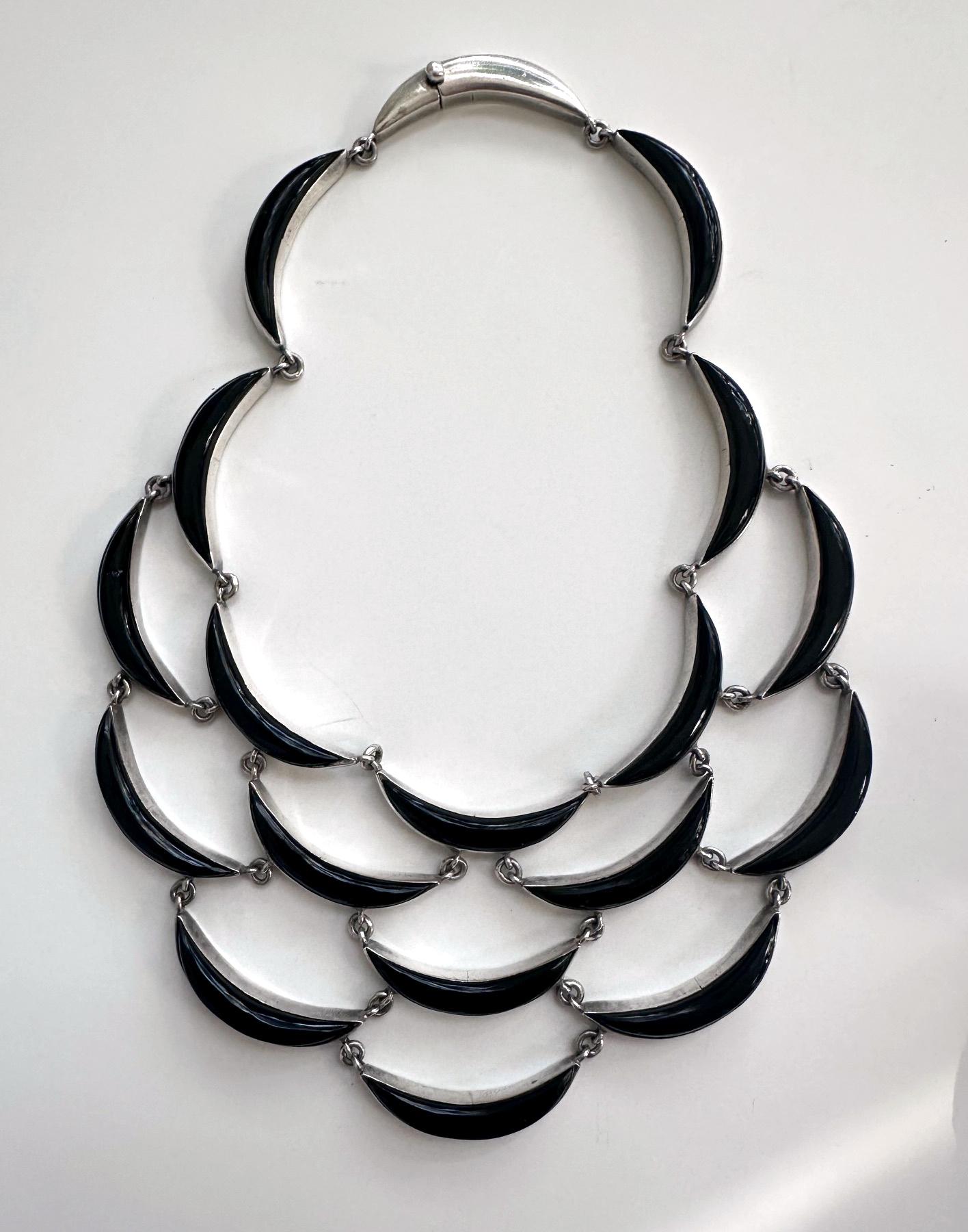 Mexicain Bijoux mexicains modernistes en argent et obsidienne, quatre pièces, Taxco Antonio Pineda en vente