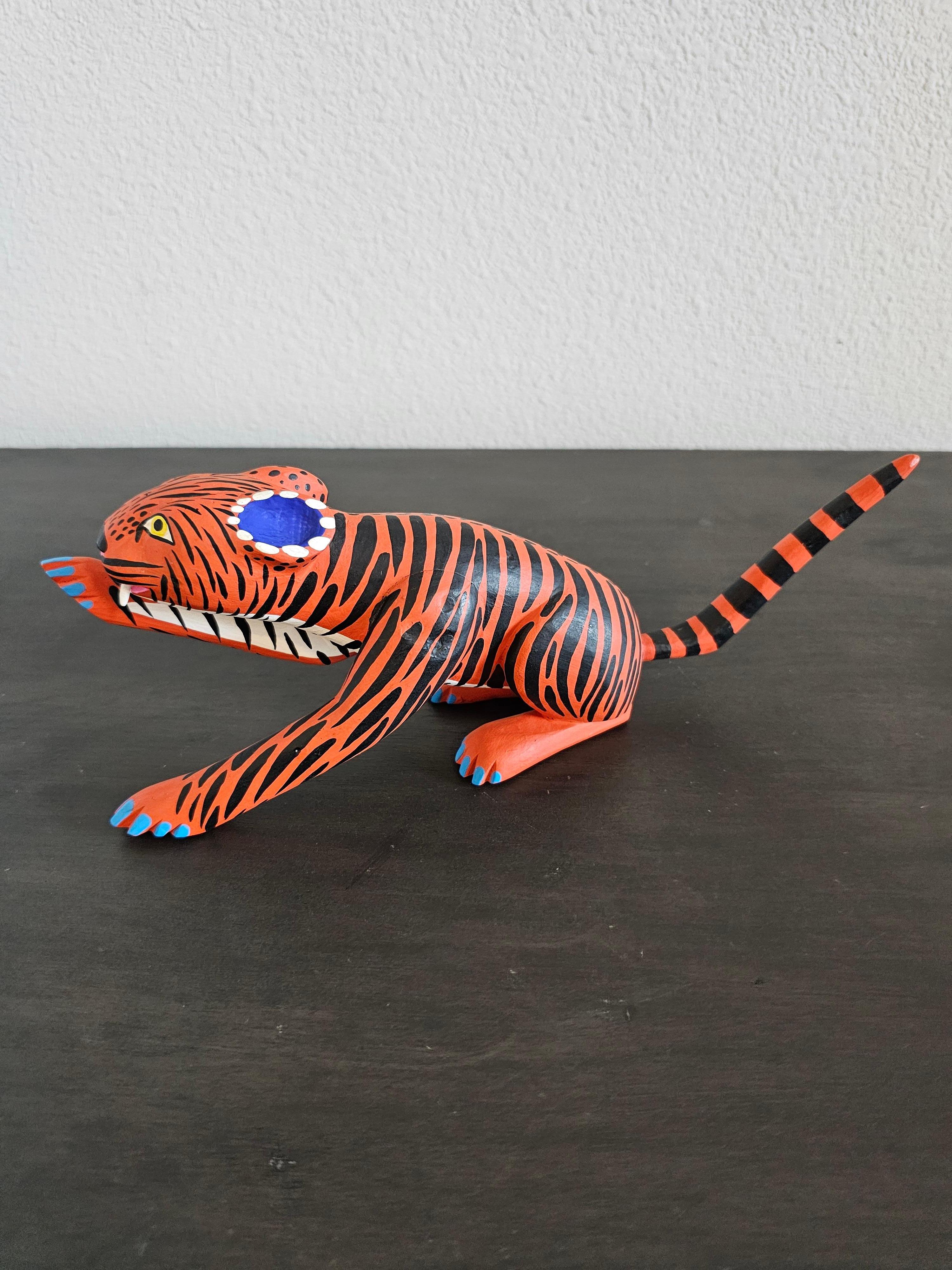 Hand-Carved Mexican Oaxacan Alebrije Jimenez Family Signed Folk Art Sculpture
