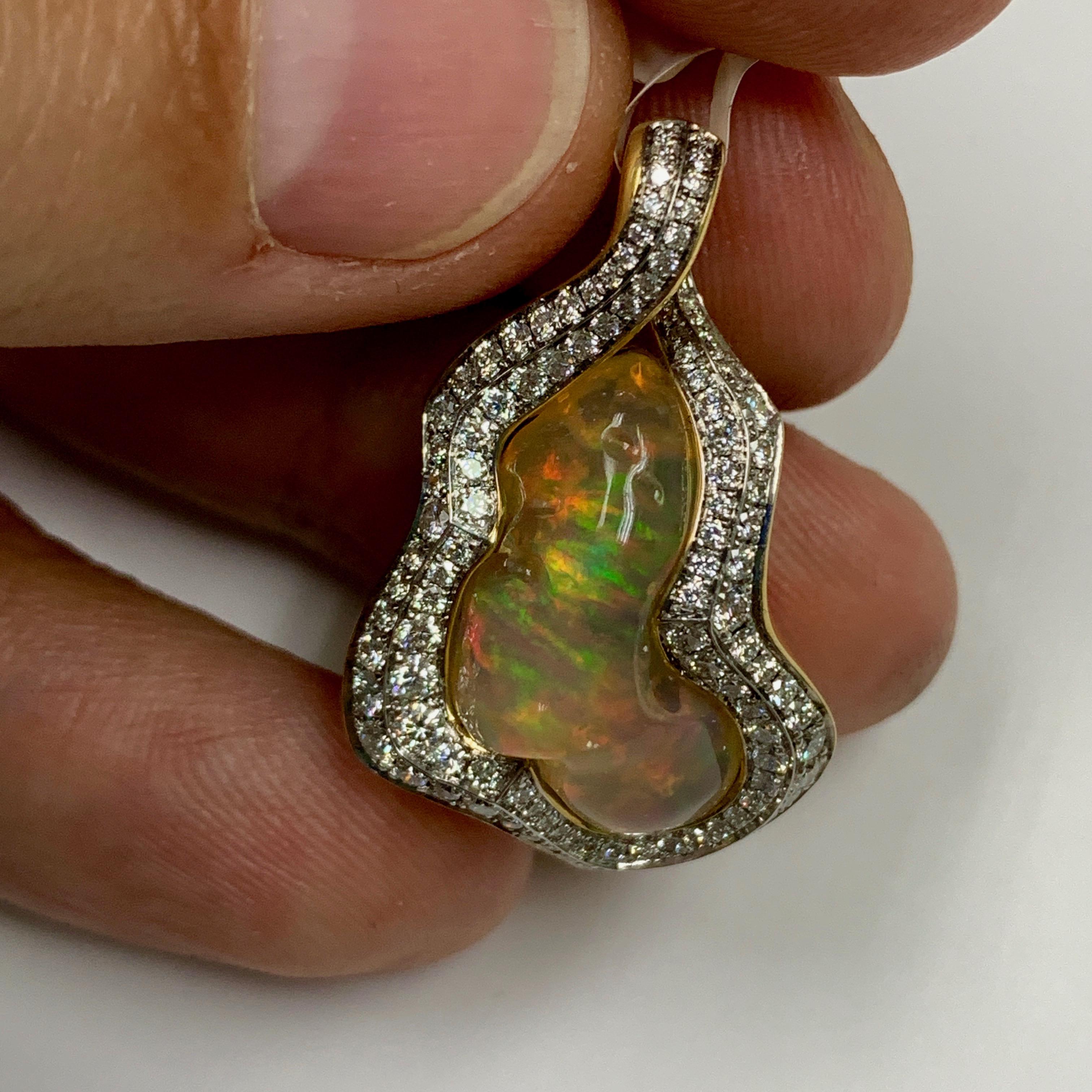 Mexikanischer Opal 13,48 Karat Diamanten Einzigartiger Anhänger aus 18 Karat Gelbgold (Zeitgenössisch) im Angebot