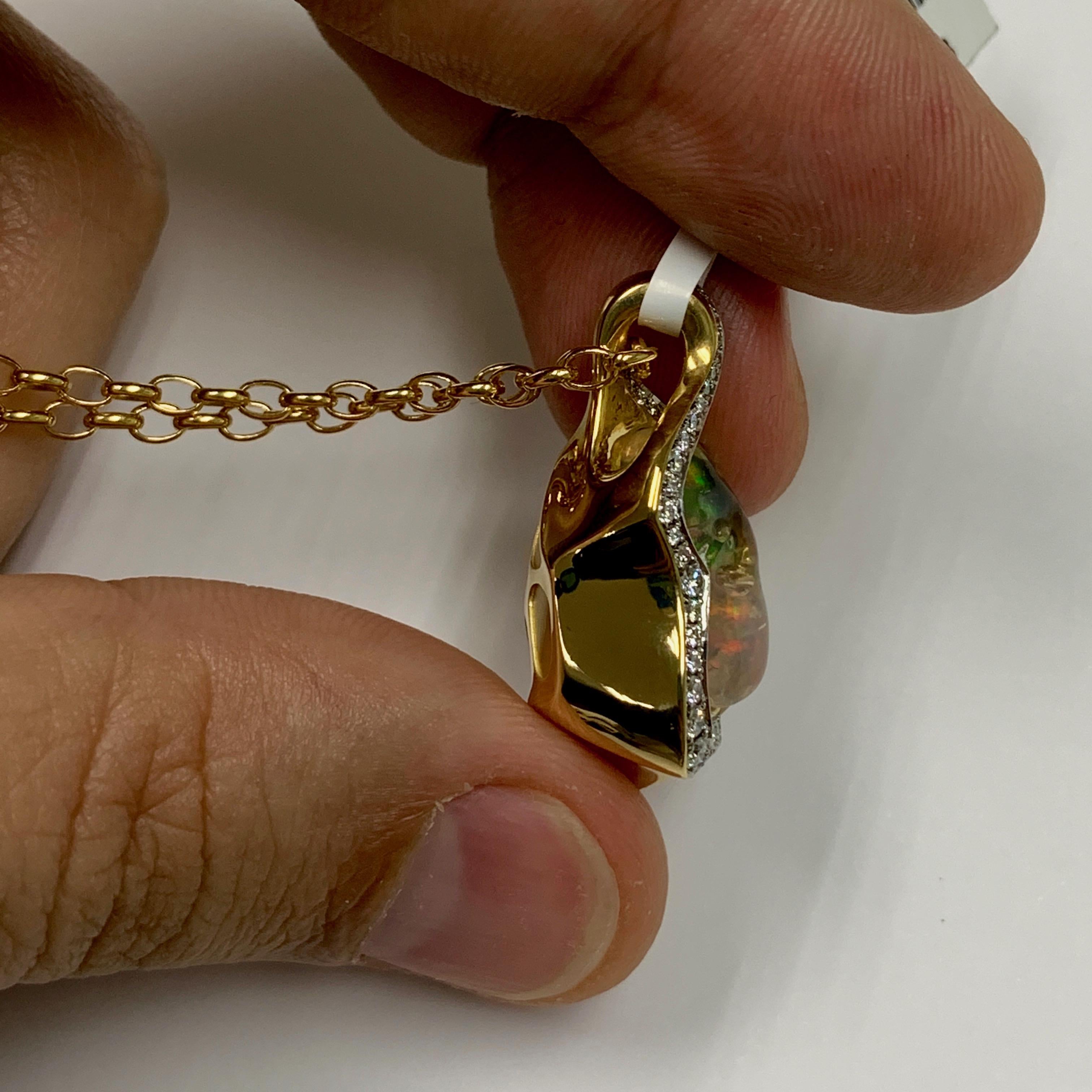 Mexican Opal 13.48 Carat Diamonds One of a Kind 18 Karat Yellow Gold Pendant In New Condition For Sale In Bangkok, TH