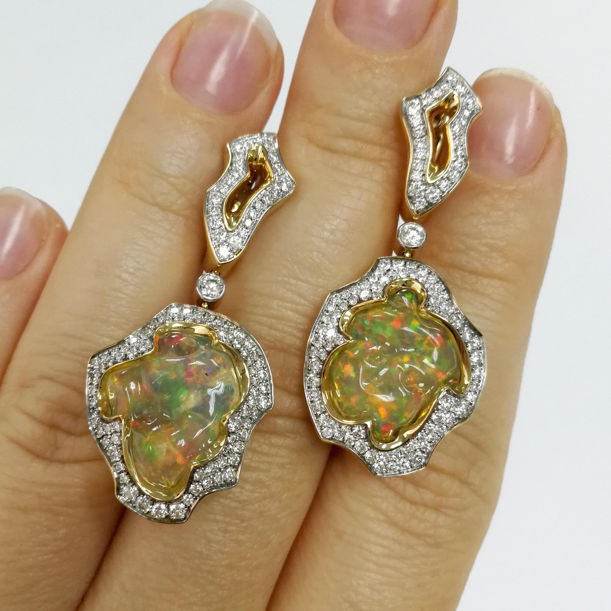 Mexikanischer Opal 14,47 Karat Diamanten Einzigartige Ohrringe aus 18 Karat Gelbgold (Zeitgenössisch) im Angebot