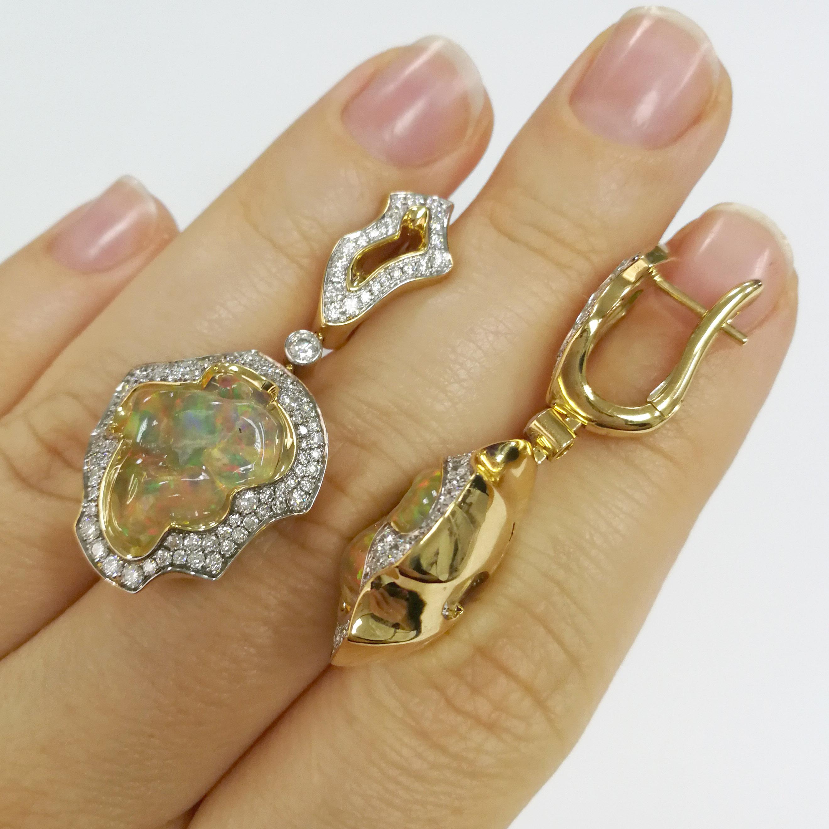 Mexikanischer Opal 14,47 Karat Diamanten Einzigartige Ohrringe aus 18 Karat Gelbgold im Zustand „Neu“ im Angebot in Bangkok, TH