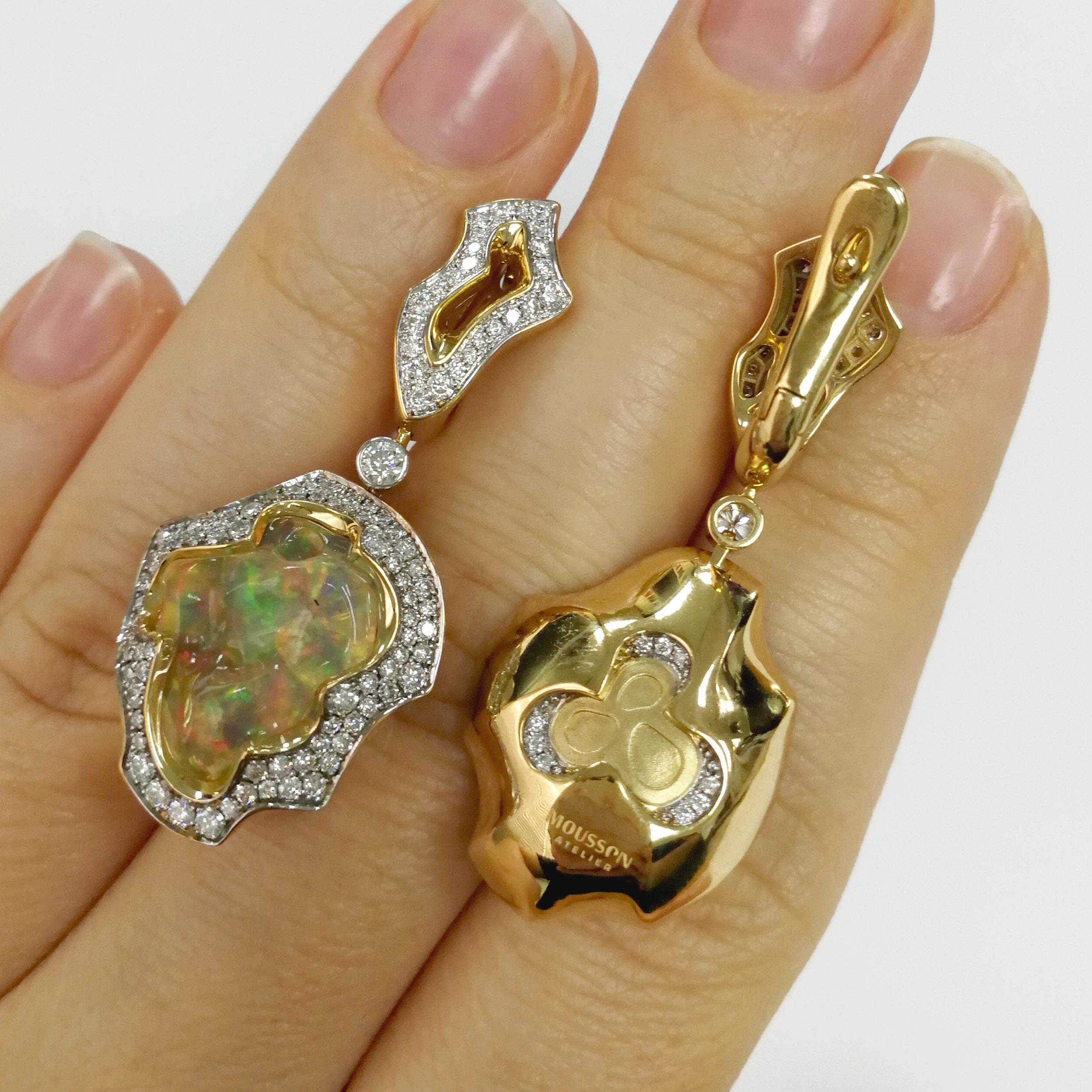 Mexikanischer Opal 14,47 Karat Diamanten Einzigartige Ohrringe aus 18 Karat Gelbgold im Angebot 1