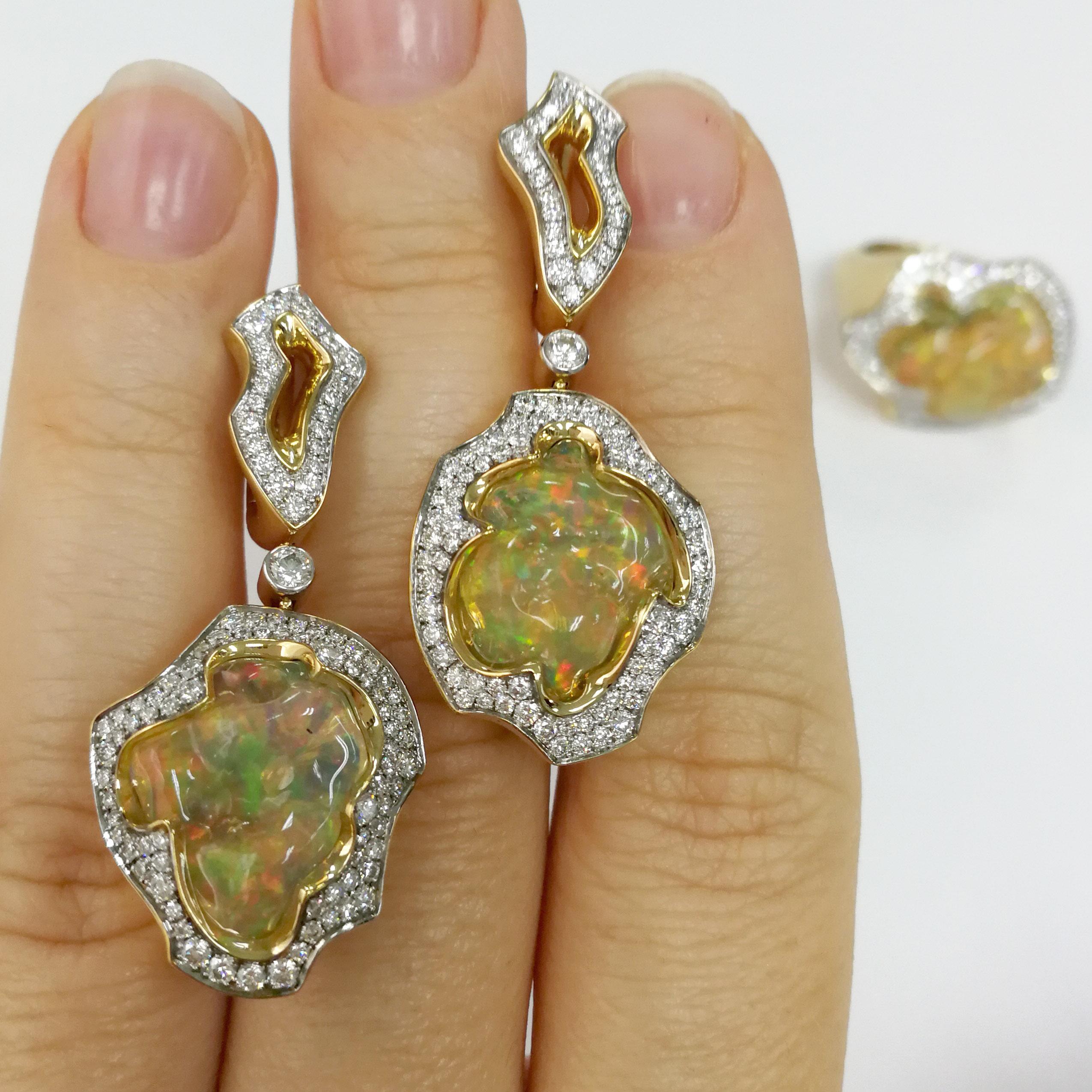 Mexican Opal 14.47 Carat Diamonds One of a Kind 18 Karat Yellow Gold Earrings In New Condition For Sale In Bangkok, TH