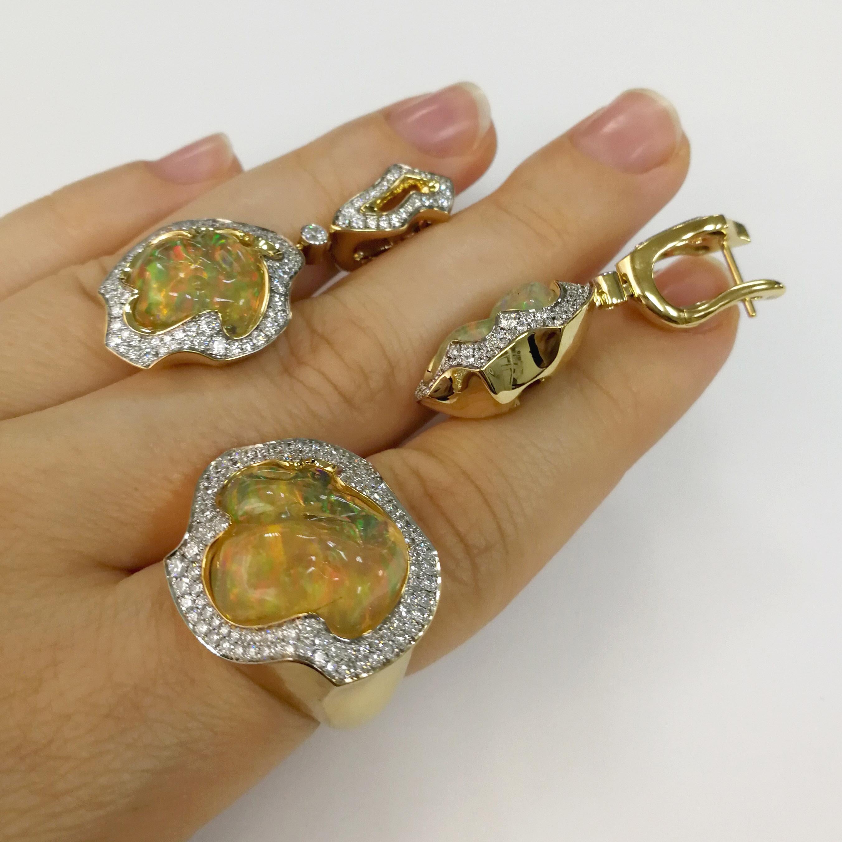 Sugarloaf Cabochon Mexican Opal 25.07 Carat Diamonds One of a Kind 18 Karat Yellow Gold Suite For Sale