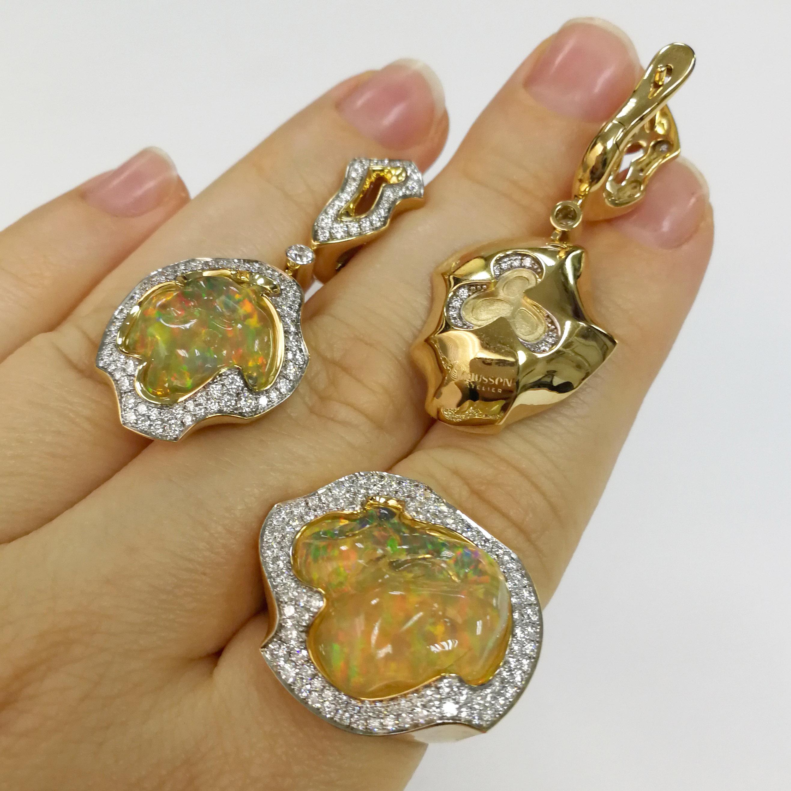 Women's Mexican Opal 25.07 Carat Diamonds One of a Kind 18 Karat Yellow Gold Suite For Sale