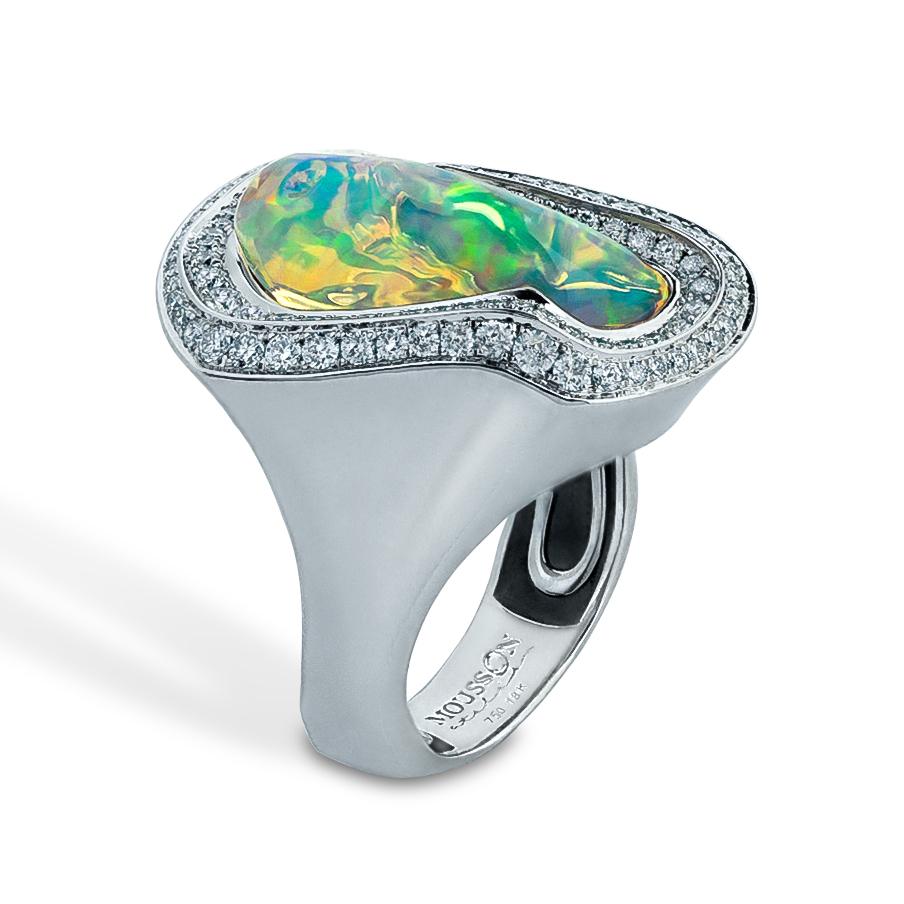 Mexican Opal 5.17 Carat Diamonds One of a Kind 18 Karat White Gold Ring
Opals, unlike many other stones, are almost impossible to cut, they are always unique. Therefore, jewelry with Opals is always improvisation. It also happened with this Ring.