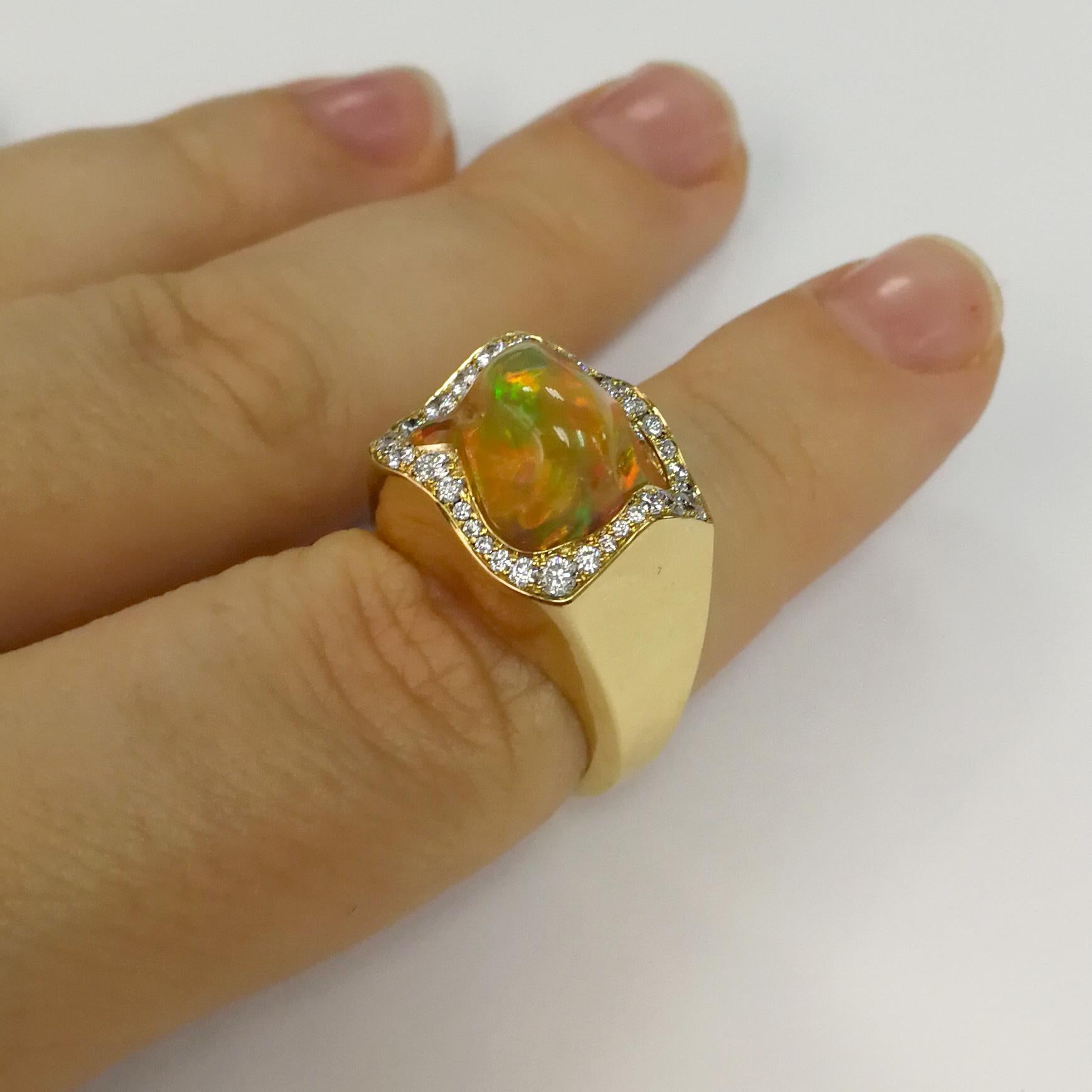 Ópalo mexicano 7,31 quilates Diamantes Anillo único de oro amarillo de 18 quilates 4