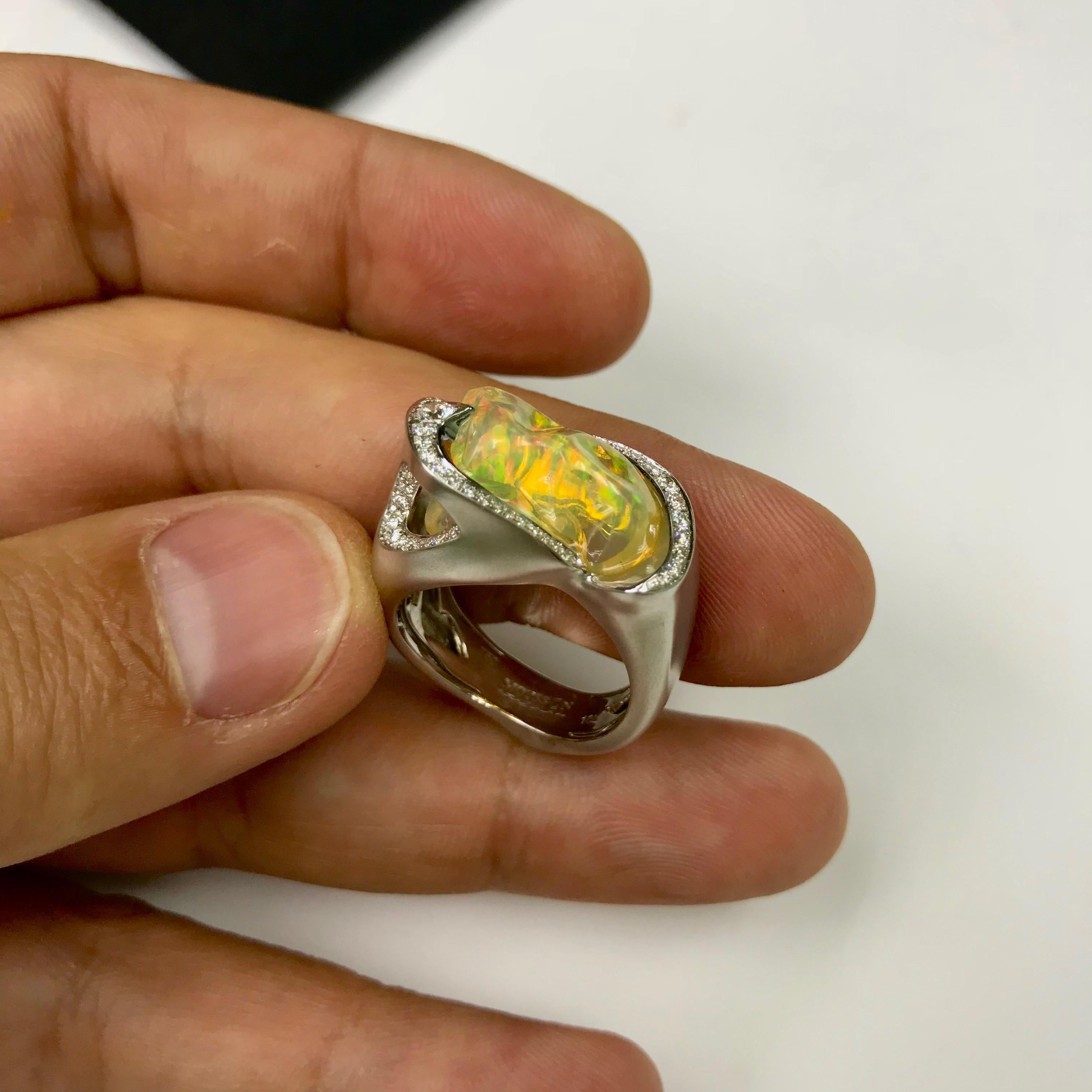 Mexikanischer Opal Diamant Einzigartiger Ring aus 18 Karat Weißgold (Zeitgenössisch) im Angebot