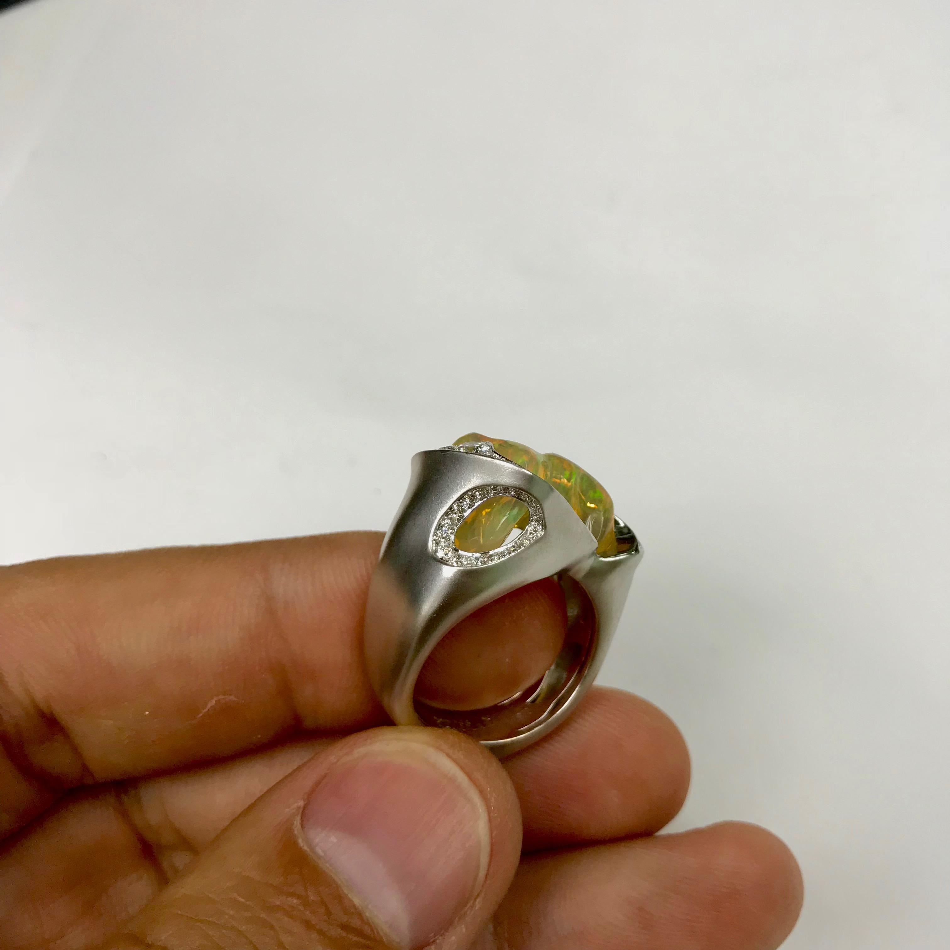 Mexican Opal Diamond One of a Kind 18 Karat White Gold Ring In New Condition For Sale In Bangkok, TH