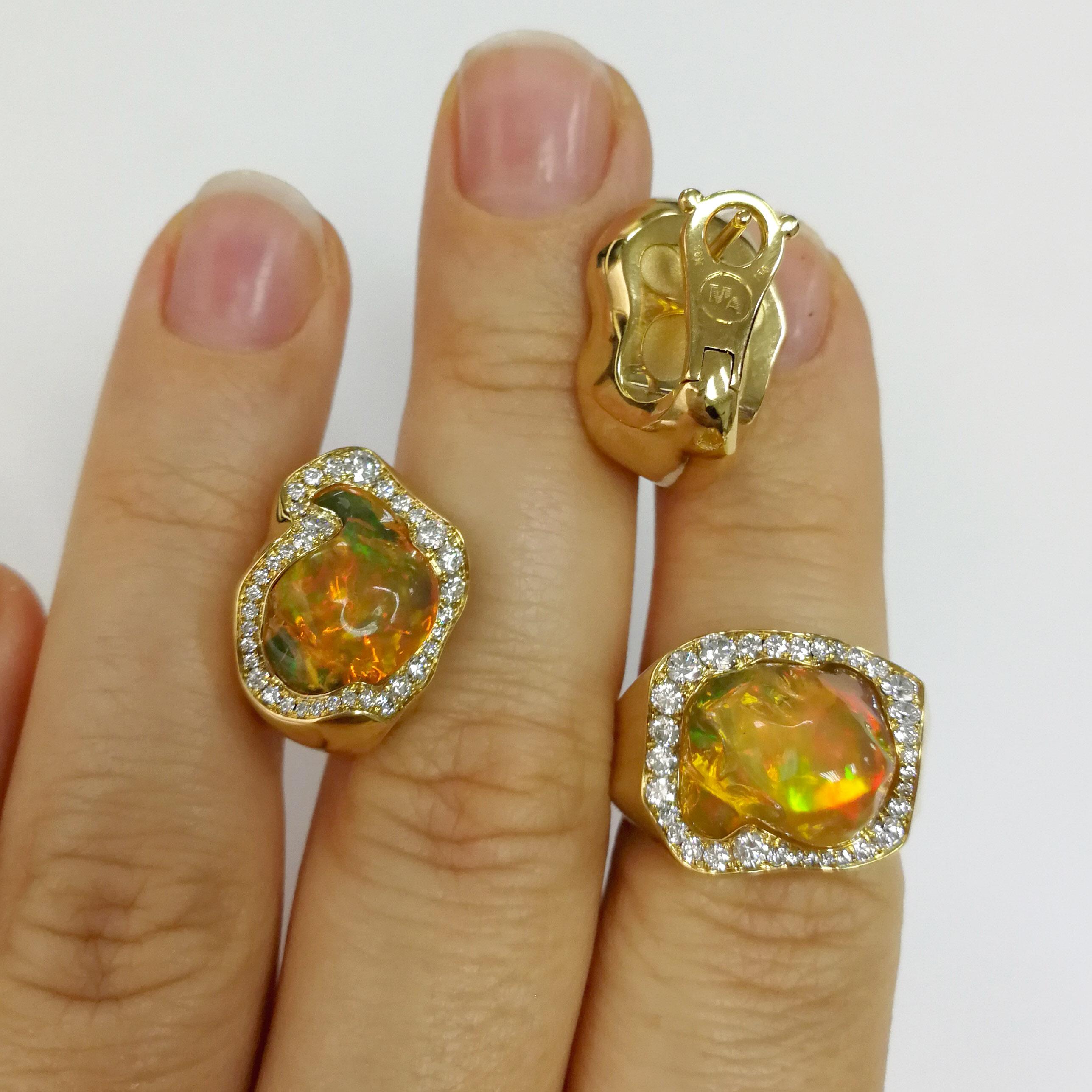 Mexican Opal Diamonds One of a Kind 18 Karat Yellow Gold Suite 1