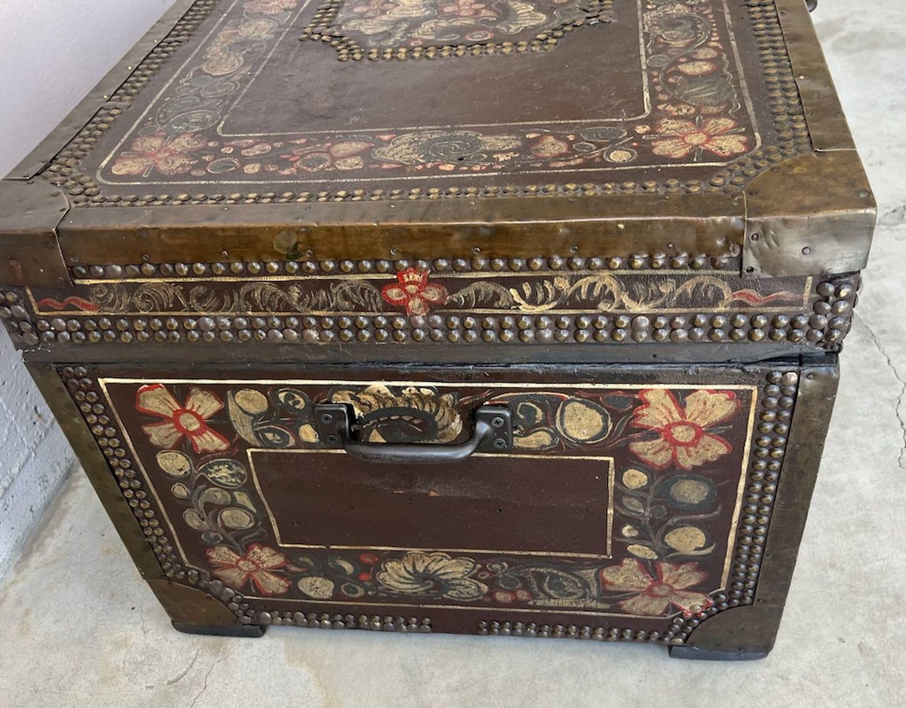 20ième siècle Coffre de mariage peint original mexicain en vente