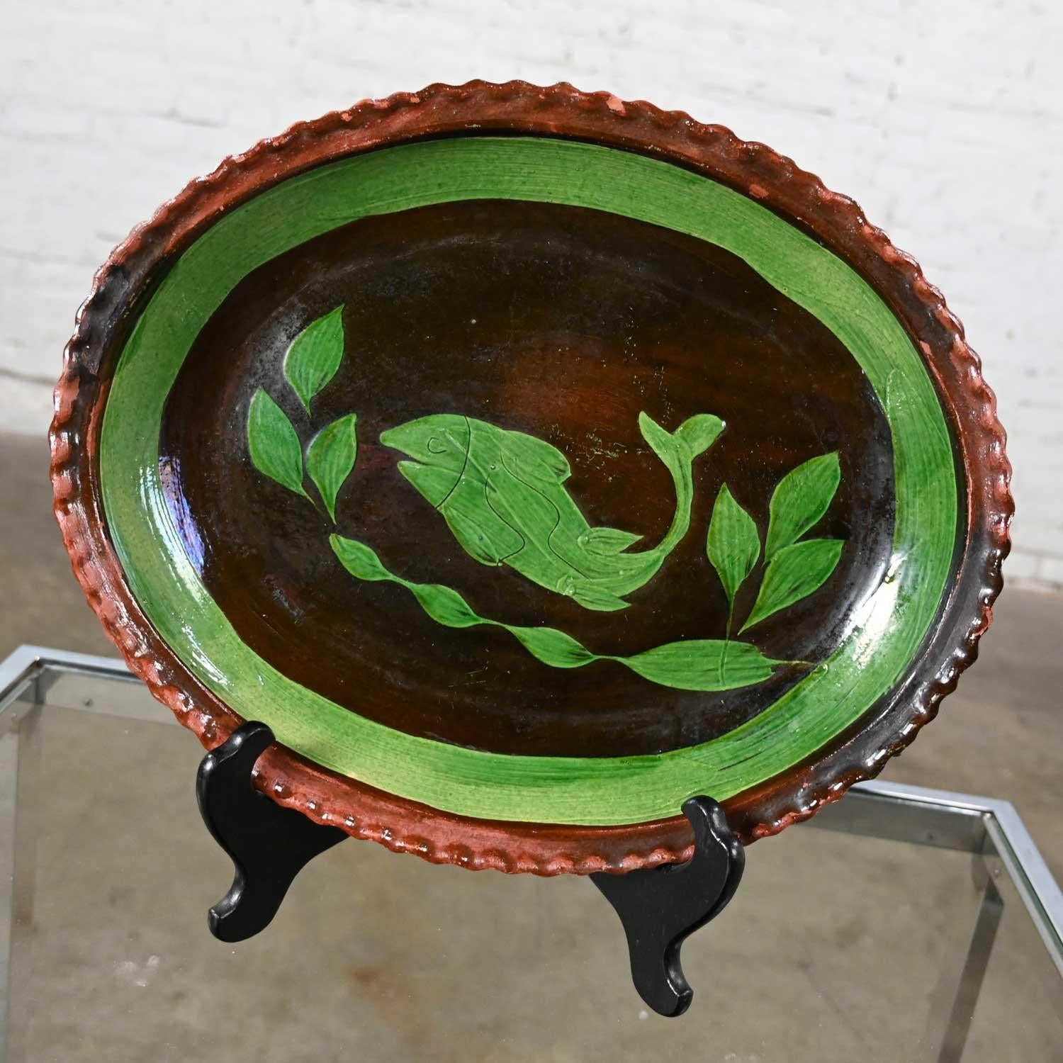 Mexican Patamban Hand Painted Fish Design Folk Art Green & Brown Glazed Platter For Sale 1