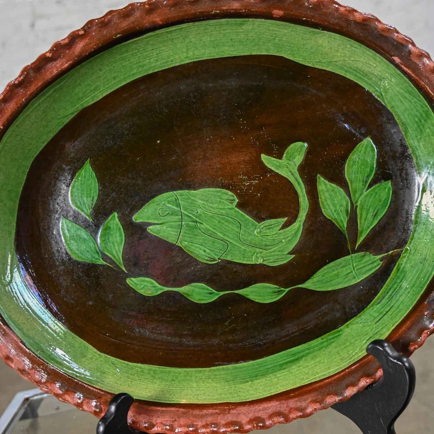 Mexican Patamban Hand Painted Fish Design Folk Art Green & Brown Glazed Platter For Sale 4