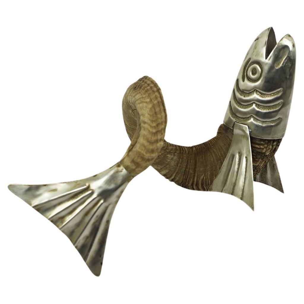 Mexikanisches Horn des Widders in Fischform im Angebot