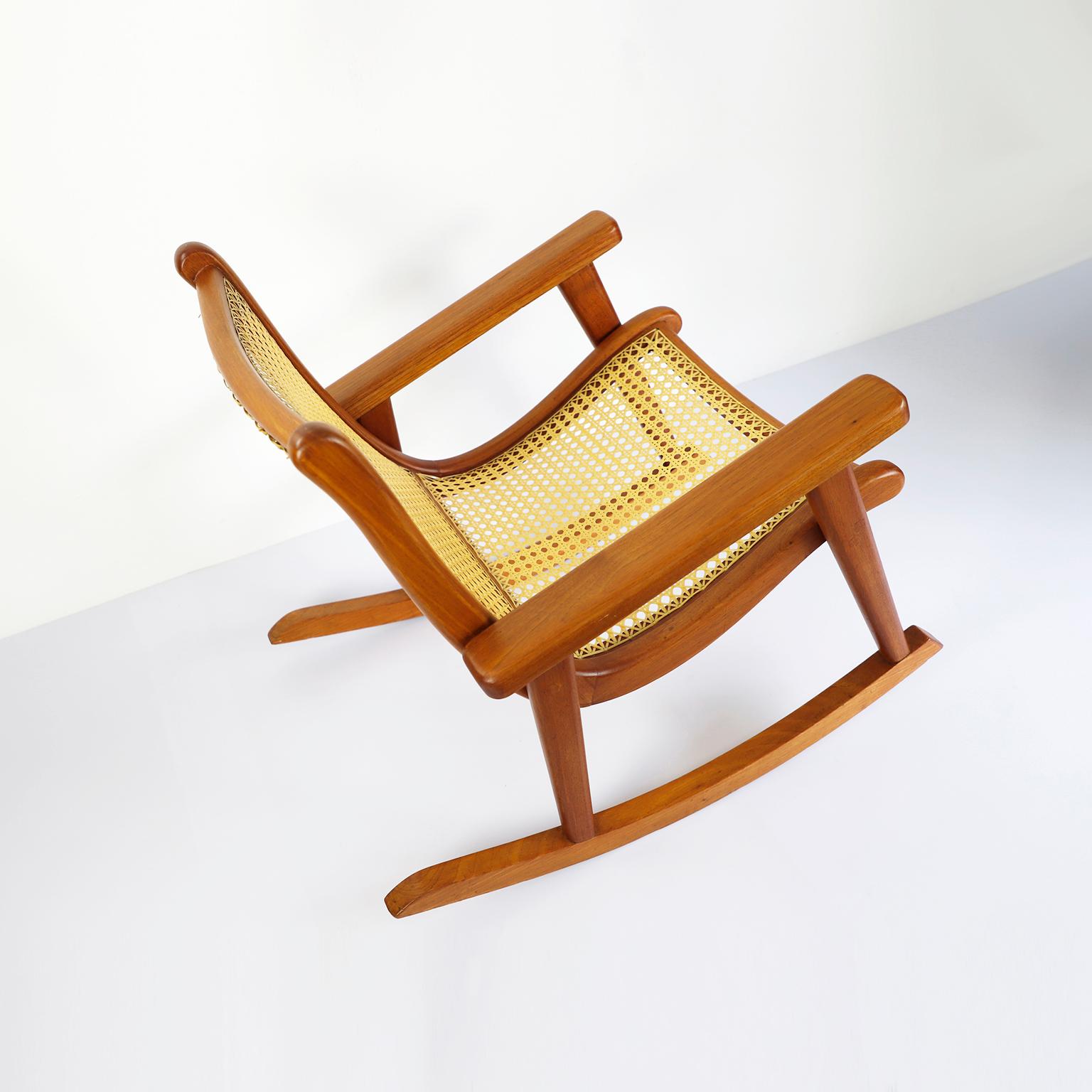Mexican Rocking Chair Attributed to Michael van Beuren In Good Condition In Mexico City, CDMX