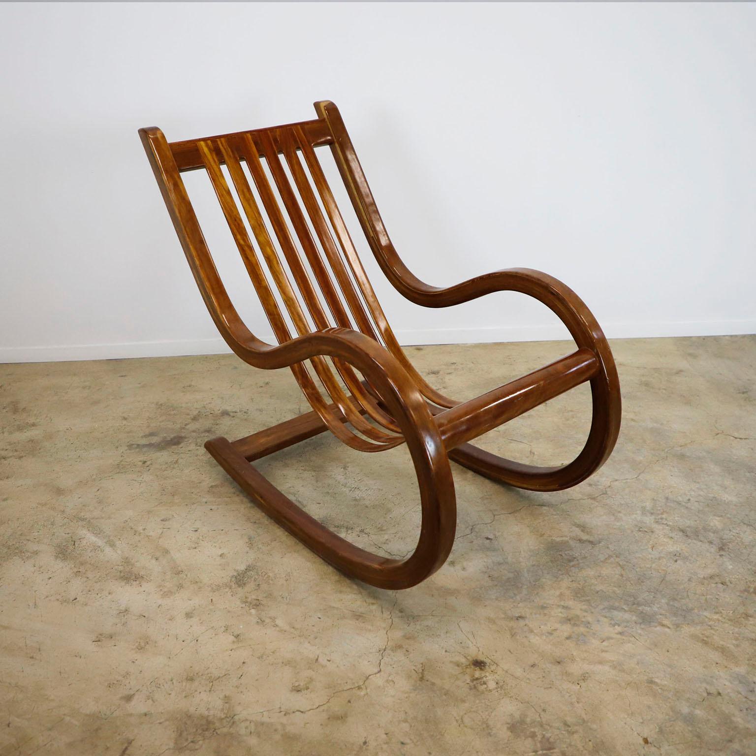 Circa 1970. Fabriqué au Mexique. Design/One en bois tropicaux et exotiques.