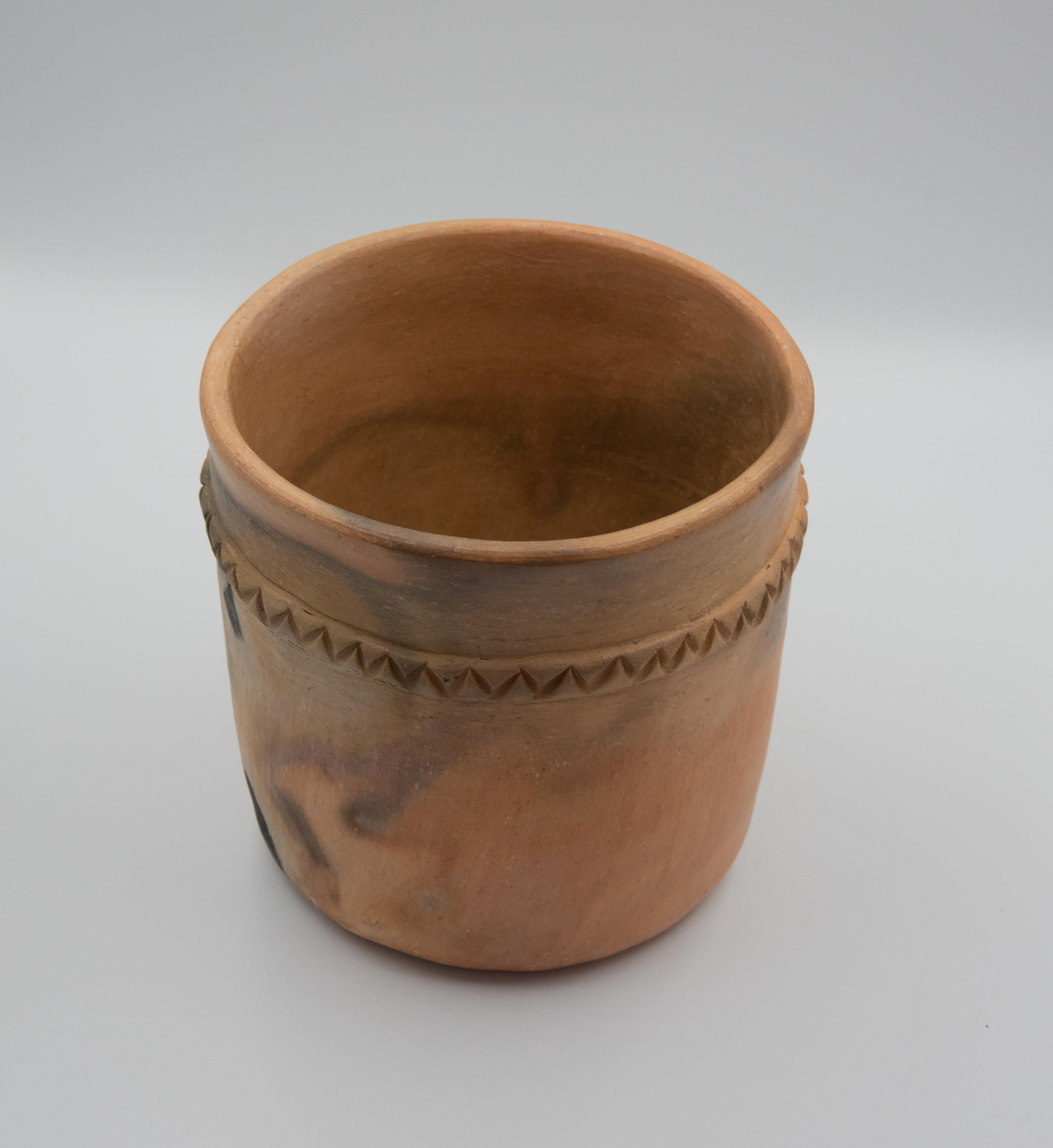 XXI secolo e contemporaneo Vaso messicano rustico di argilla naturale, arte popolare, fatto a mano, in ceramica Terracotta in vendita