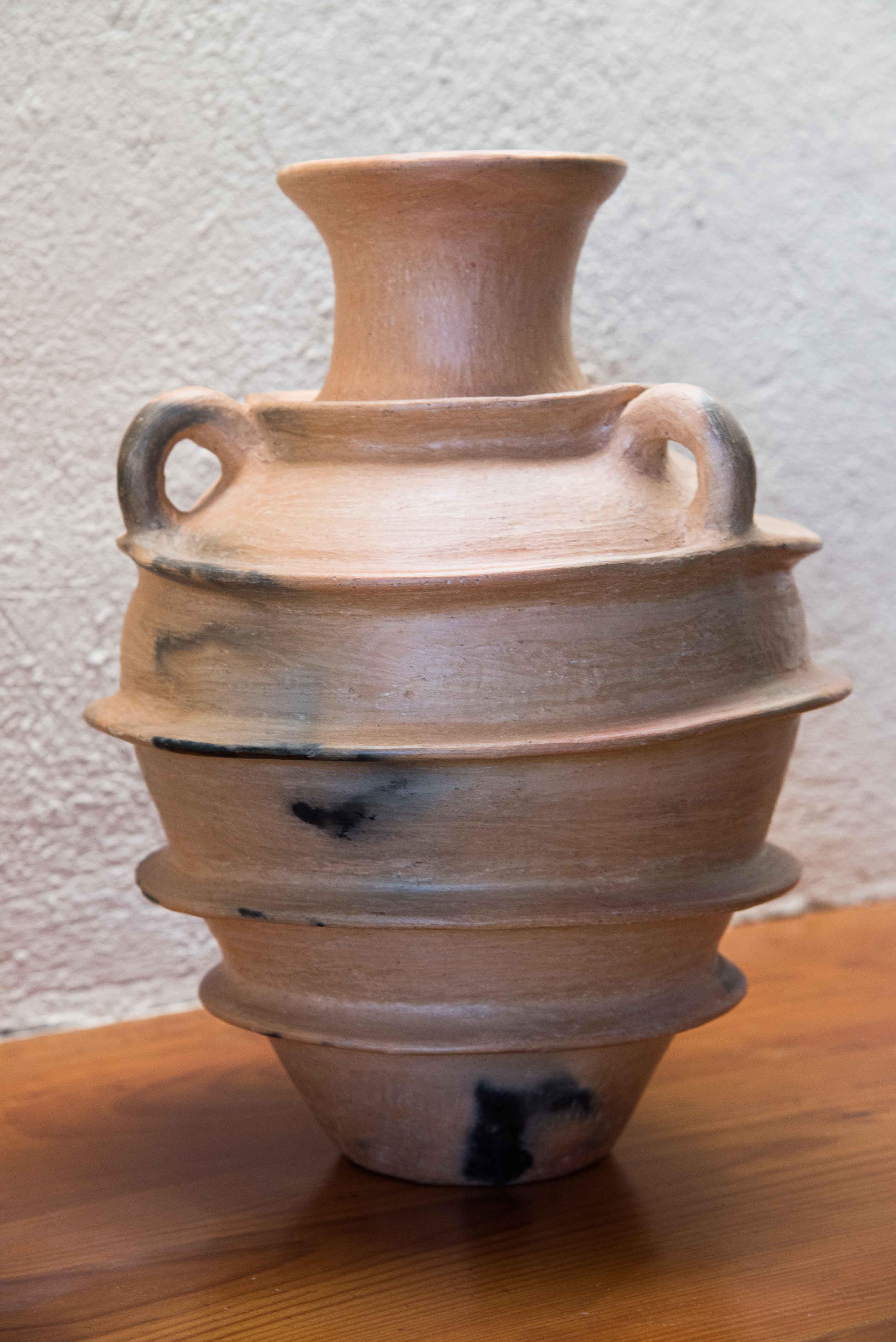 Mexican Rustic Pottery Three Handle Vase Decorative Ceramic Round Design Belt In New Condition In Queretaro, Queretaro