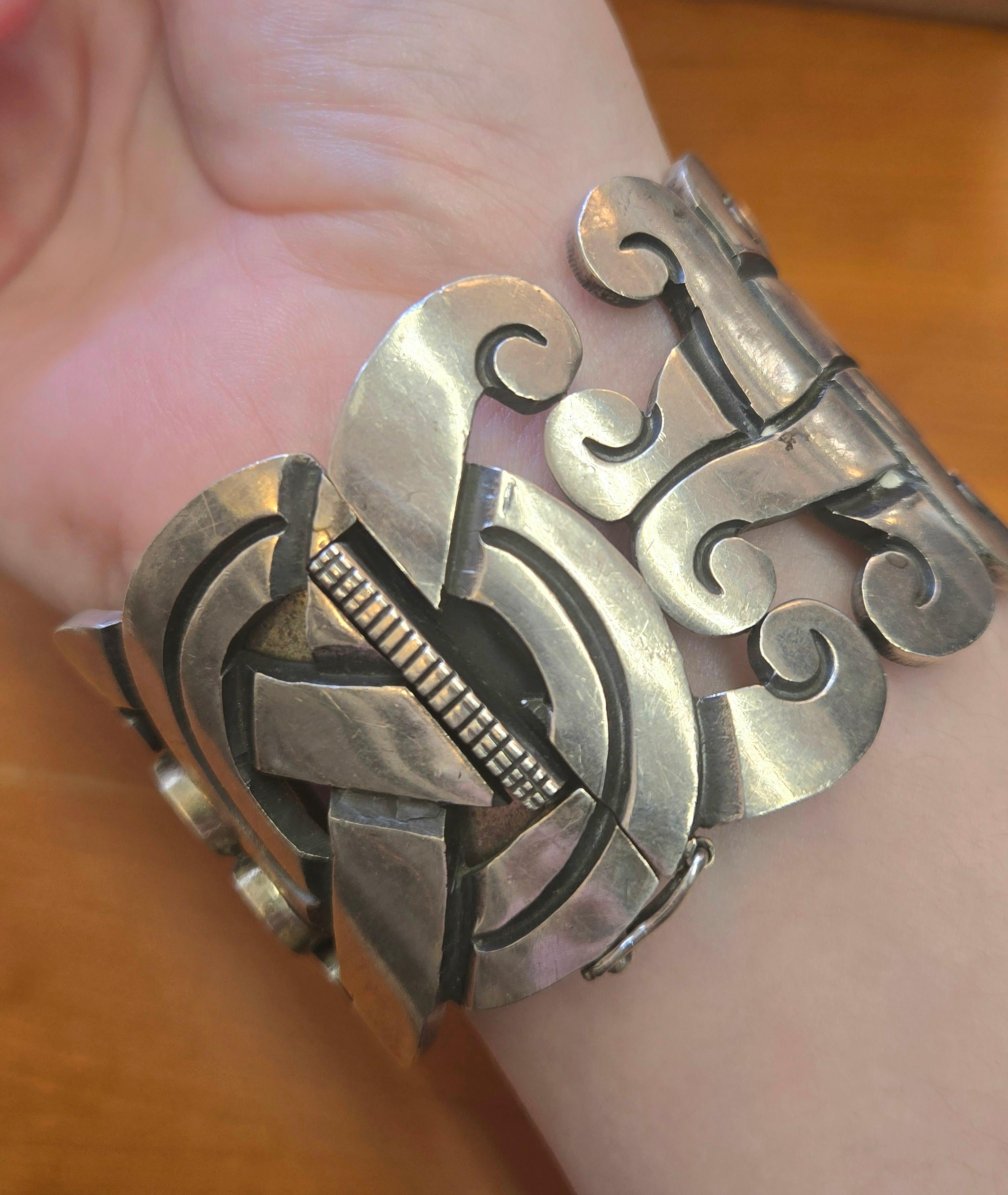 Mexican Silver Bracelet With Twist Designs

This stunning and hefty bracelet was likely made in the same workshop as Antonio Pineda as a bracelet of the same design has been featured in his collection (see photo). This bracelet has a unique