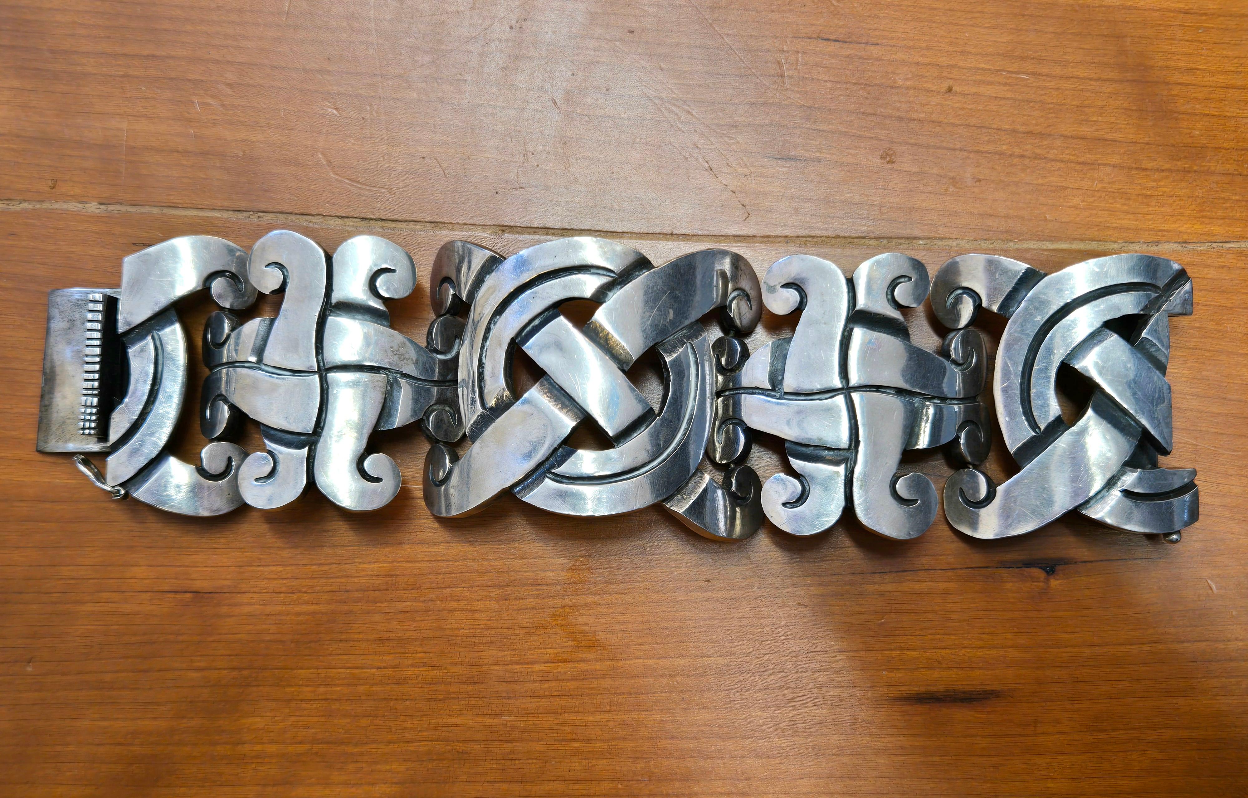 Mexican Silver Bracelet With Twist Designs In Good Condition For Sale In Point Richmond, CA