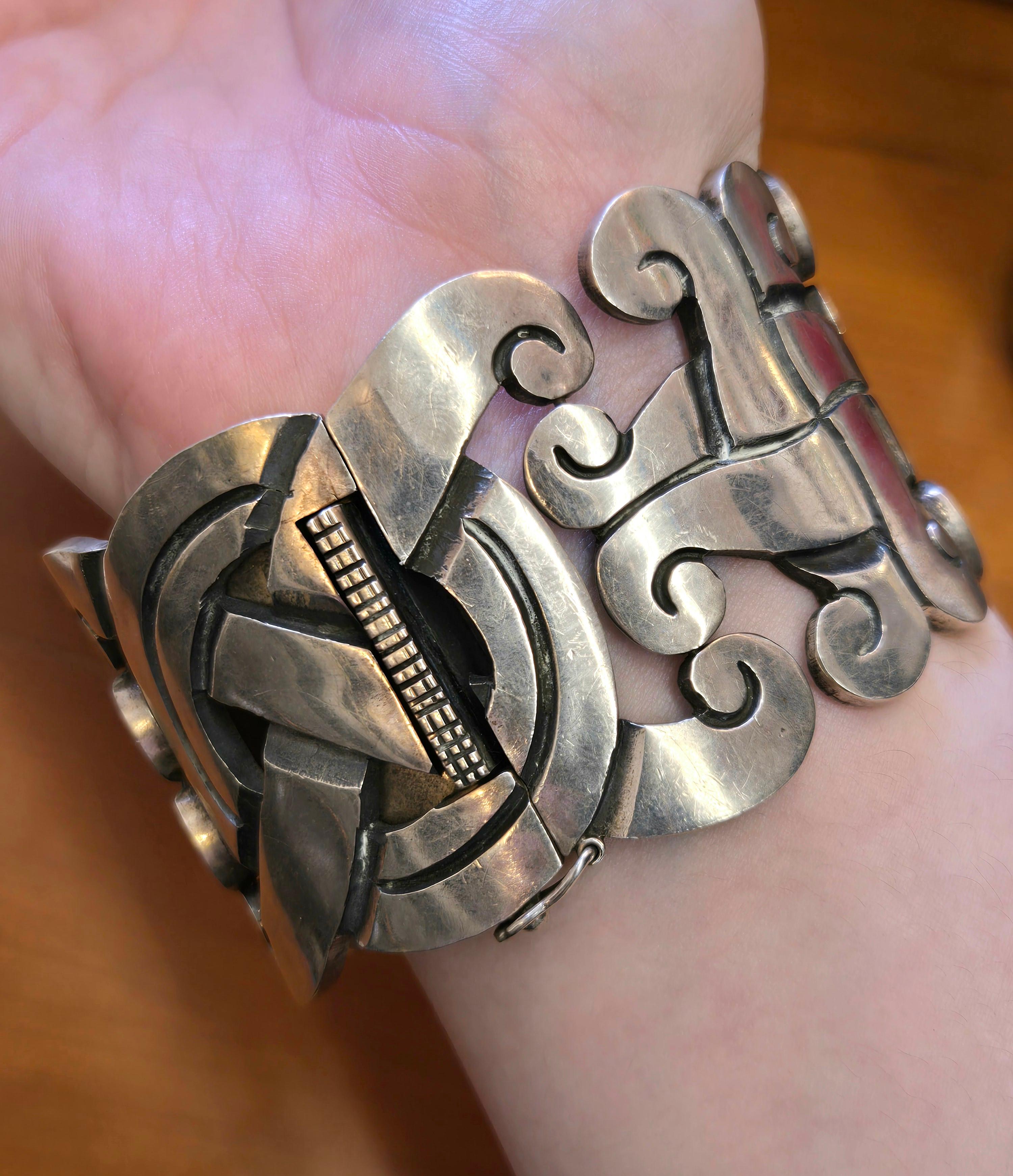 Women's or Men's Mexican Silver Bracelet With Twist Designs For Sale