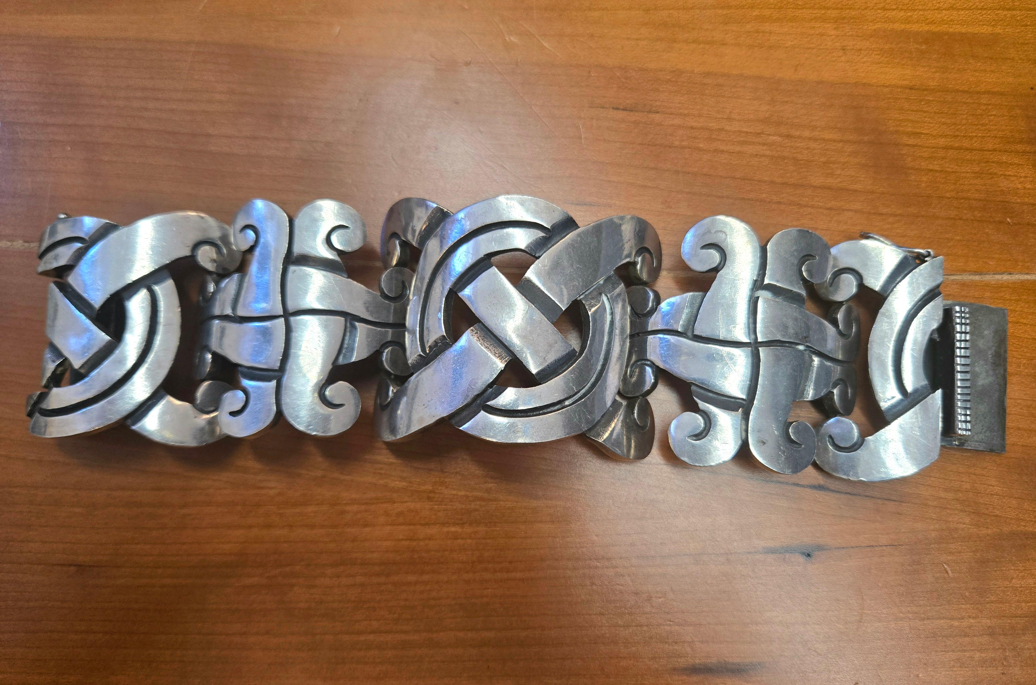 Mexican Silver Bracelet With Twist Designs In Good Condition For Sale In Point Richmond, CA