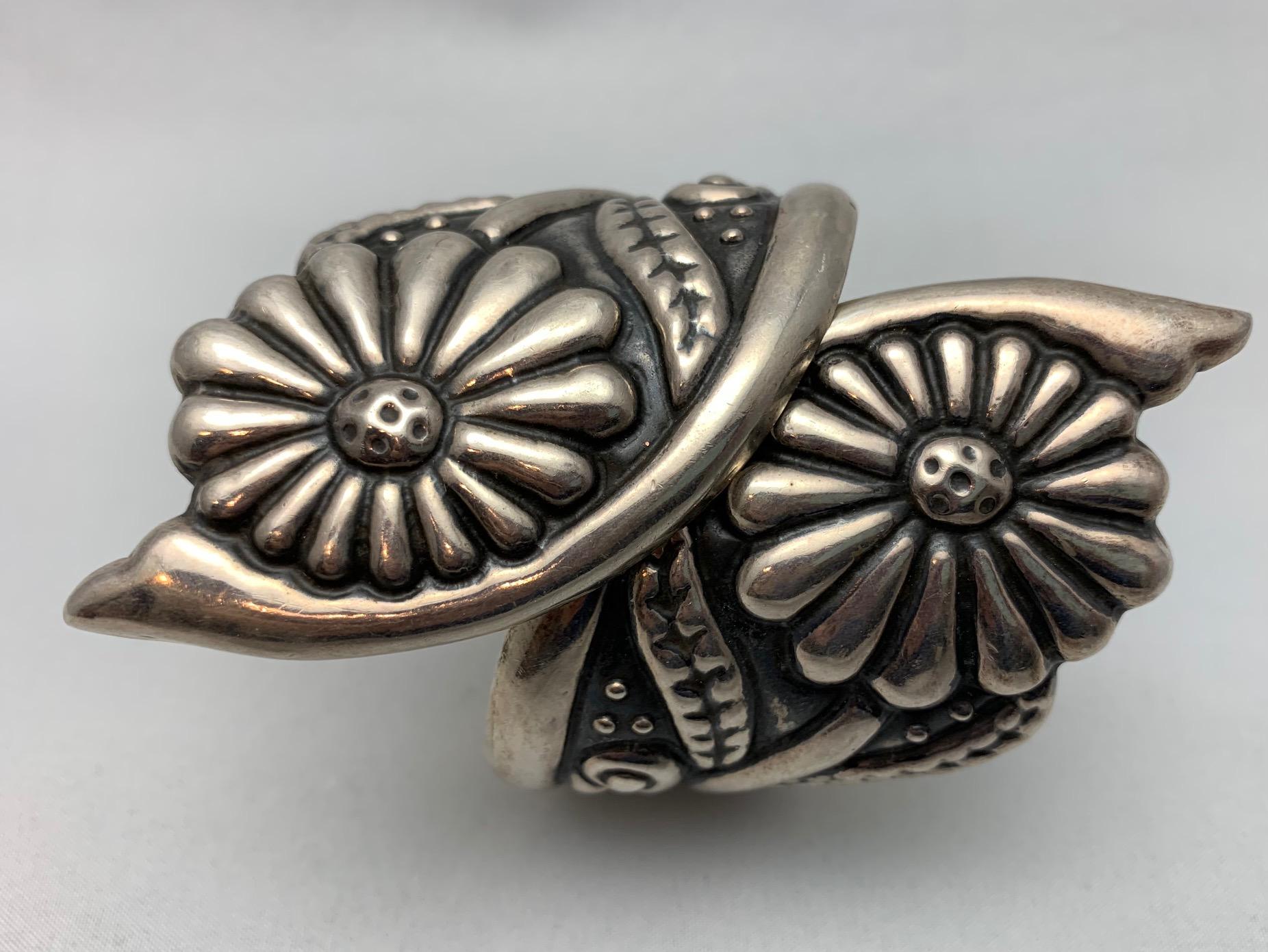 Mexican Silver Flower Clamper Bracelet In Good Condition For Sale In Point Richmond, CA