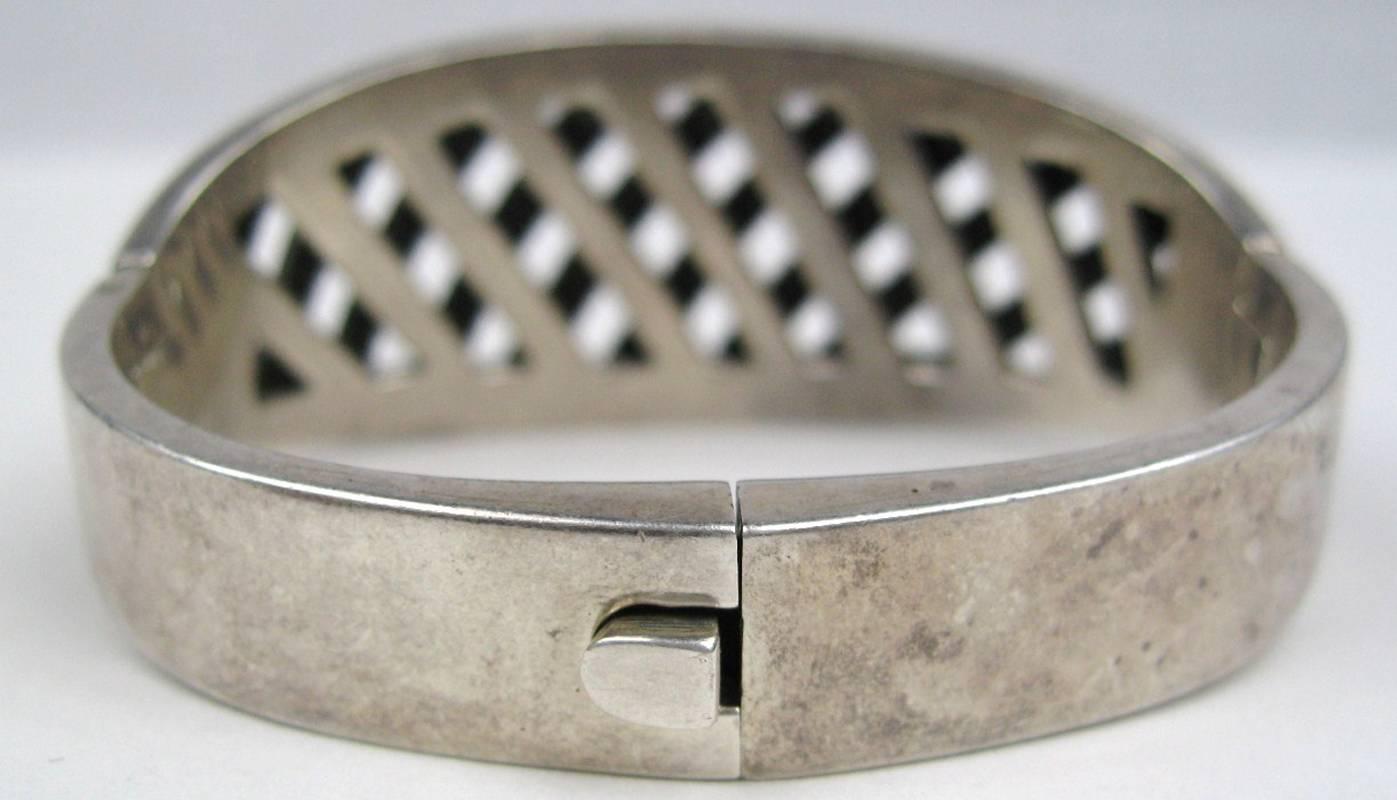 Women's Mexican Sterling Silver 1970s Bangle Bracelet Vintage  For Sale